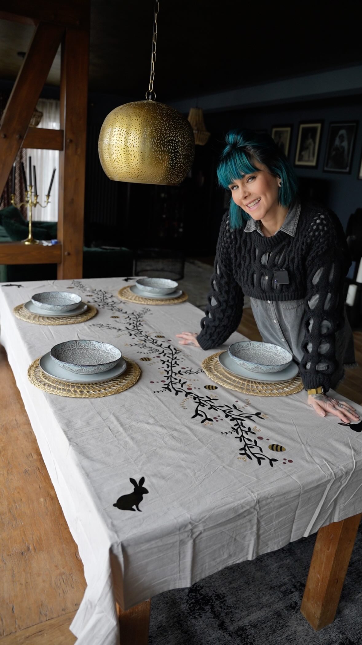 Werbung | Meine Ostertischdecke dieses Jahr? Selbst gemacht! Und ich liebe einfach alles daran!
Endlich mal keine kitschige Deko, sondern genau so, wie ich sie mir vorstelle.
Für mich ist das pure Entspannung: kreativ sein, Designs kombinieren, alles individuell anpassen… bis es sich einfach perfekt anfühlt.
Und dieser Moment, wenn alles fertig ist?
Pures Zen.
Wenn ihr das Ganze nachmachen wollt und selbst einen Cricut habt, kommentiert gern mit OSTERN und ich schicke euch meine Vorlage und auch die Links zu den Produkten & Materialien!
Seid ihr Team selber machen oder kaufen?
#cricut #cricutyourideas #cricutdesignspace