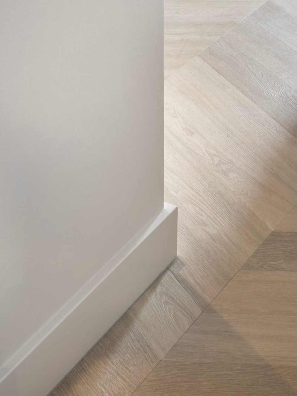 De moderne plint is zonder twijfel onze meest gekozen plint en dat is niet zonder reden ππΌβ¨
Strak, tijdloos en passend in bijna ieder interieur, van nieuwbouw tot renovatie. Met keuze uit verschillende hoogtes zorgen we altijd voor de juiste look in jouw woning.
#plinten #interieur #afwerking #vakwerk #renovatie