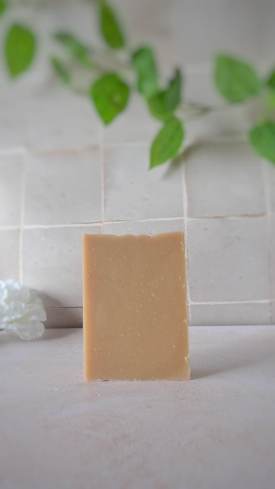 Chaque savon de la collection éphémère "Les Sauvages" est créé à la main.
Entre produire vite et produire bien, mon choix est fait.
Je fabrique en quantités raisonnables et à taille humaine.
Tu retrouveras donc ma gamme de savons habituelle qui adoucit ton quotidien mais avec un look différent.
Par contre, ils seront en quantité limitée.
Alors abonne-toi à ma newsletter pour en profiter avant tout le monde (lien en bio) 😉
#faitmain #artisanefrançaise #savonnerieartisanale