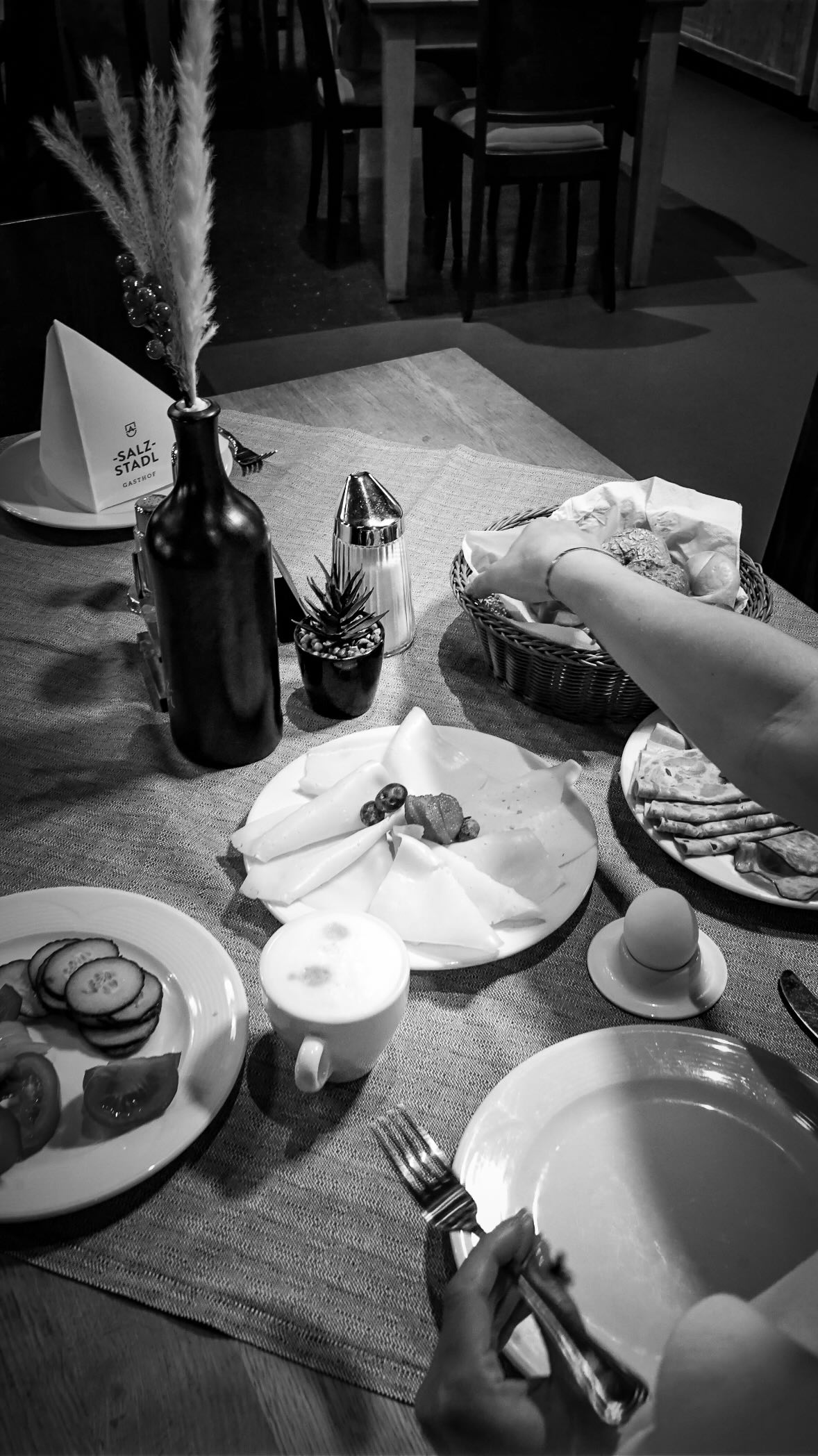Perfekt in den Tag starten! **☕🥐**
Mit einem guten Frühstück beginnt der Urlaub bei uns genau richtig – am besten jetzt schon die nächste Auszeit sichern.
@burgenweltehrenberg.tirol
@dragonfly_zipline
@highline179
@zugspitze.tirol
.
.
.
.
\#burgenweltehrenberg #reutte #tirol