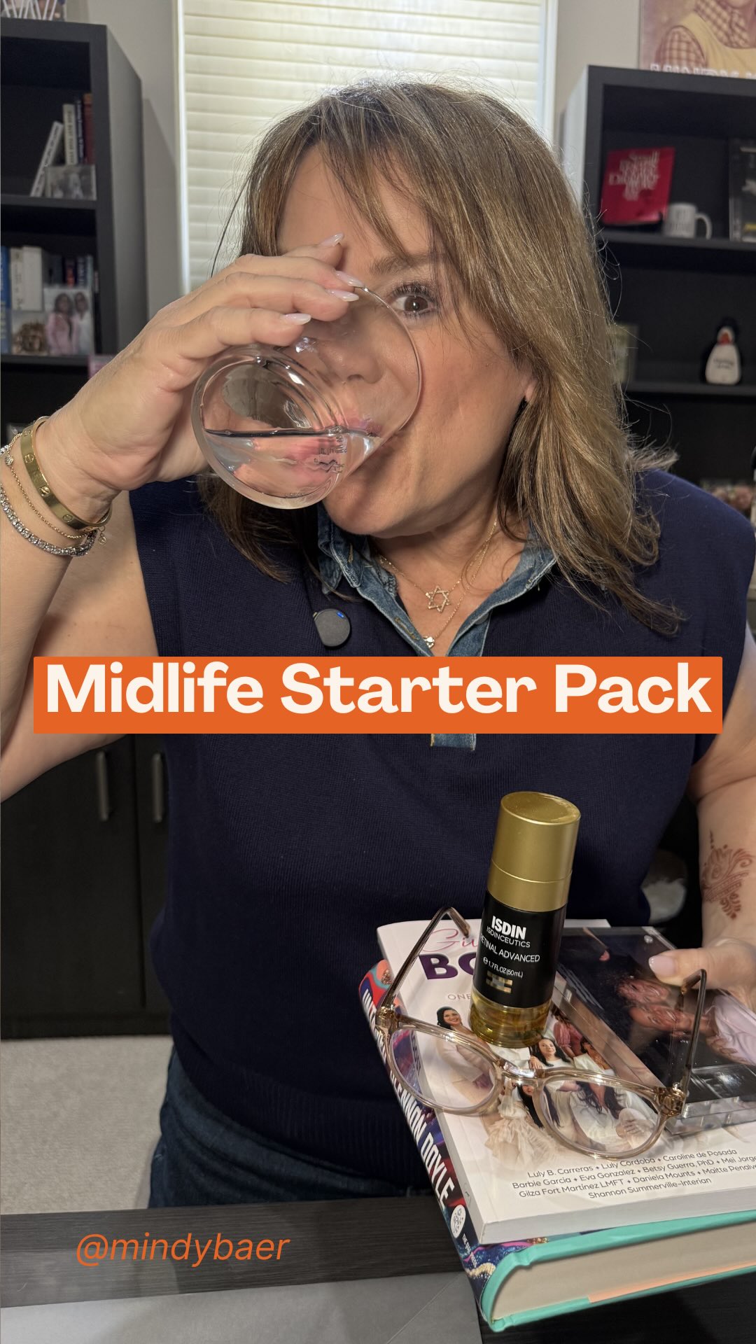 Nobody asked. I’m telling you anyway.
The midlife starter pack, because there’s some stuff no one warned us about, and honestly, that needs to change.
Hydration (non-negotiable)
Reading glasses (squinting causes crow’s feet, you’re welcome)
Books that actually make you think.
Retinol. Five nights a week. That’s it. That’s the tip.
Community, at least one person who gets it
Consider this your permission to stop figuring it out alone.
What would you add? Drop it below 👇
#MidlifeCoach #WomenInMidlife #MindyBaer #LifeTakeTwo #MidlifeHumor