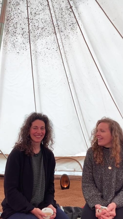 • Les bains de vapeur •
Merci à Aline de @madamepaquerette pour cette discussion autour des bains de vapeur aussi appelés Yoni spa, Yoni steam.
Une pratique ancestrale à la fois douce et puissante 🌸💧