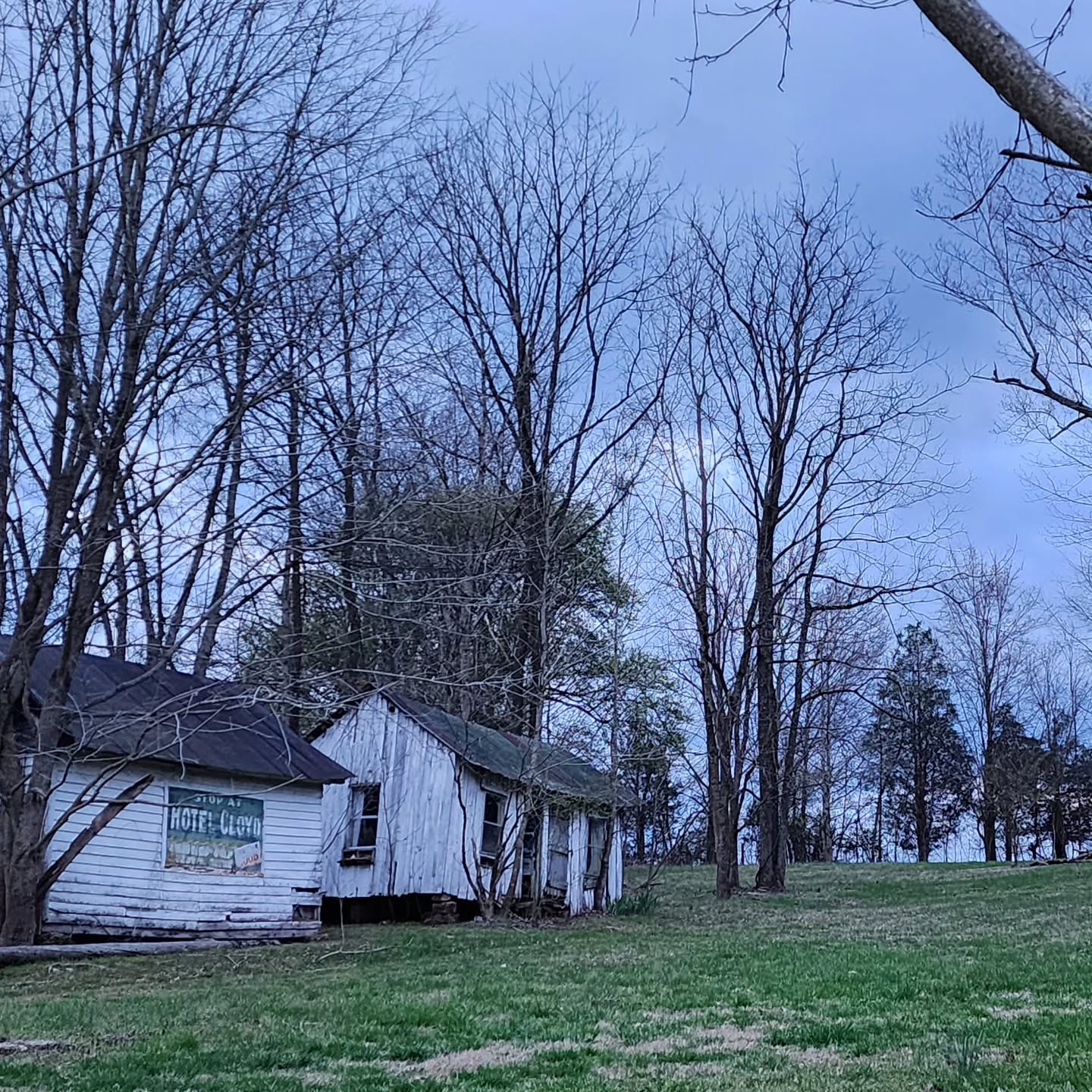 Good morning from the cabins. ☕️🌲
There's a kind of quiet out here behind the Thomas House before the sun fully clears the trees. It’s the calm before the investigation, where the history of Red Boiling Springs feels just a little bit closer.
Who’s ready to wake up here for a ghost hunt weekend? 🏚️🔦
#GhostHuntWeekends #ThomasHouseHotel #paranormal