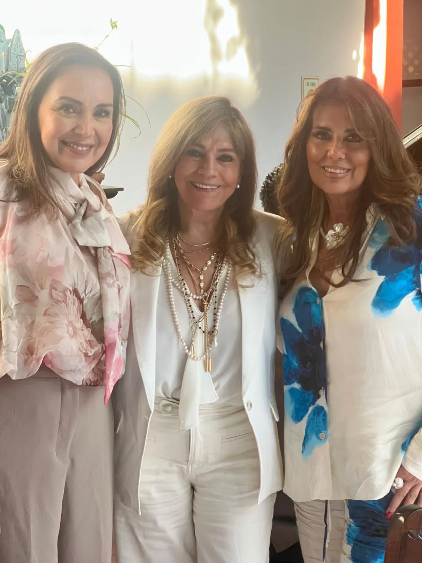 Si Dios me hubiera dado la oportunidad, las habría escogido como mi familia. ❤️ @lucyjardonl @sssusssanaaaa