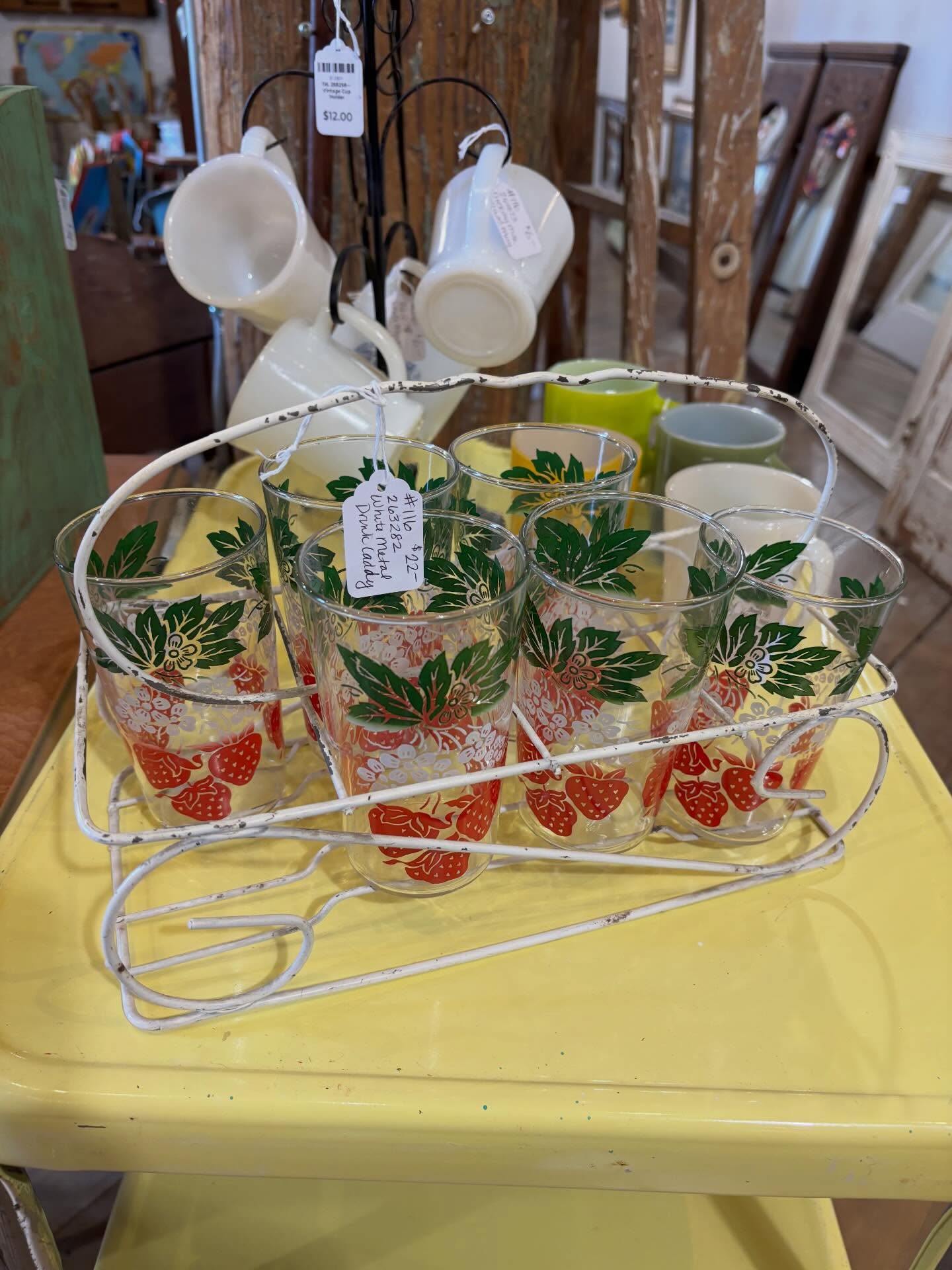 Added several treasures to my booth at Dutch Lady Antiques this morning! #junkismylife #welcomehomevintagetour #vintagedecortour #unclewiggly #vintageglassware