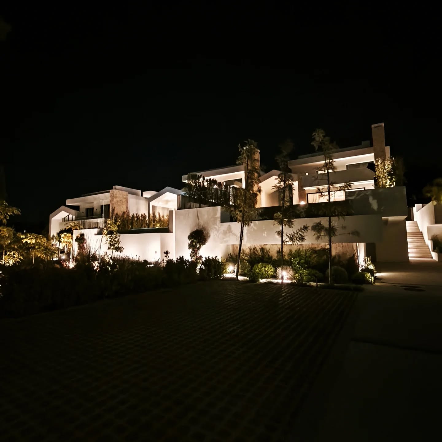 Outdoor Lighting project,
full domotic system integration.
New Development @ San Pedro.