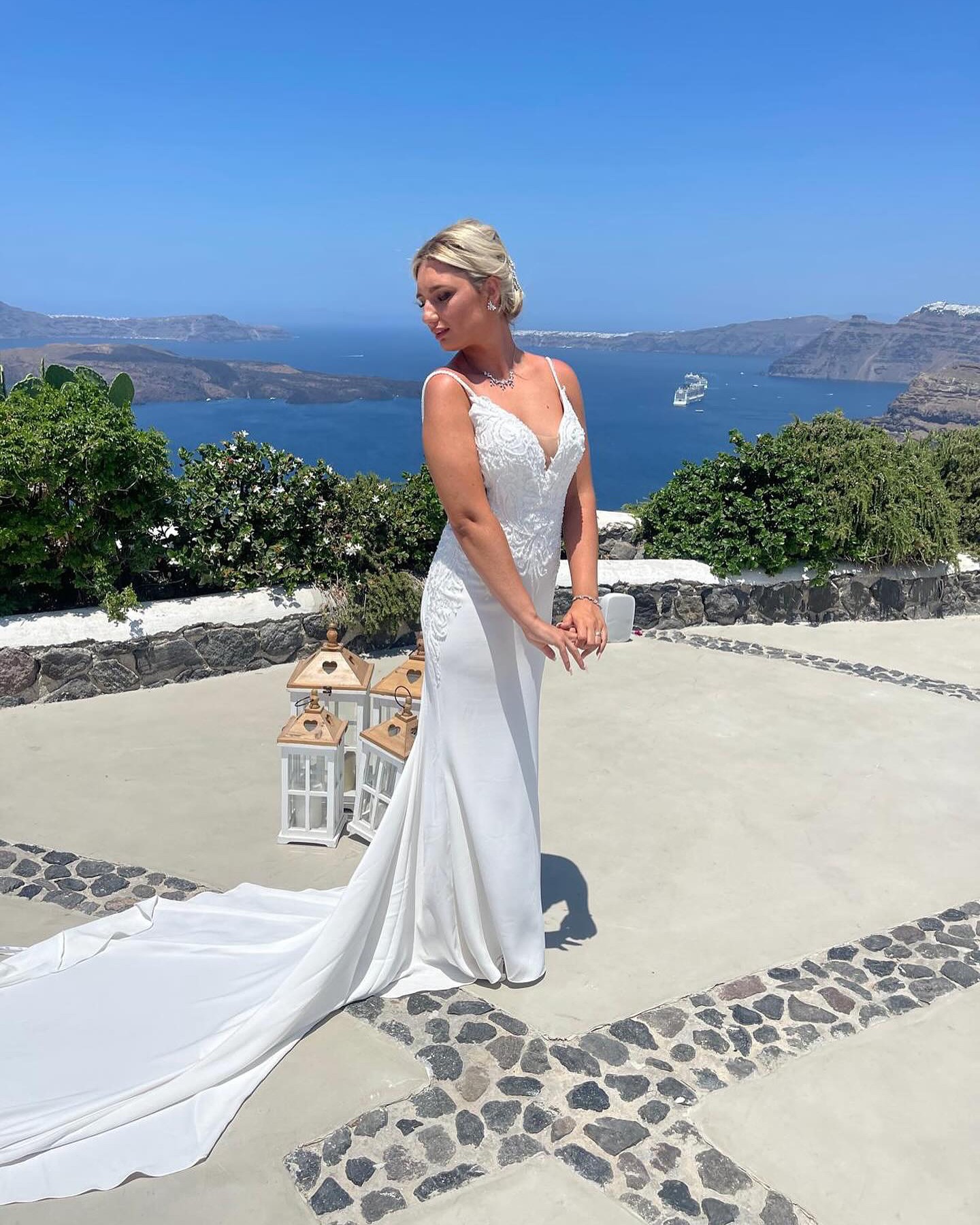 Why we always talk about the venue...💒 💍
When you’re choosing a bridal gown, we’ll ask about your venue.
Beach abroad? Grand hotel? Country barn?
Not because we’re being nosy. But because the setting matters.
The right dress should look incredible in your location and in your photographs. It should suit the atmosphere, the light, the whole feel of your day.
That’s part of our job. 👰