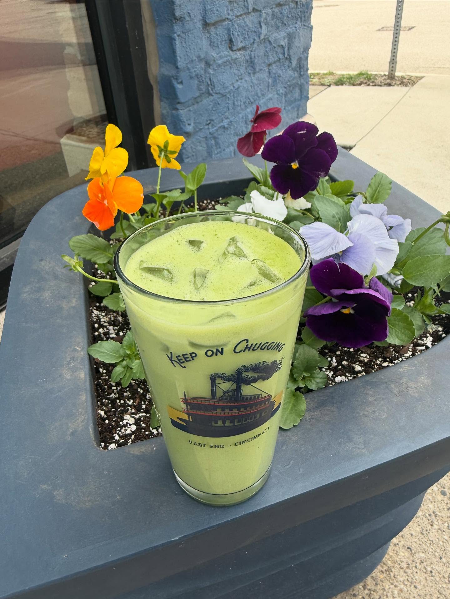 Sunshine ☀️ + matcha 🍵 = perfect combination to lead us into the weekend!
Celebrate Friday Eve with our happy hour today, starting at 3 pm!