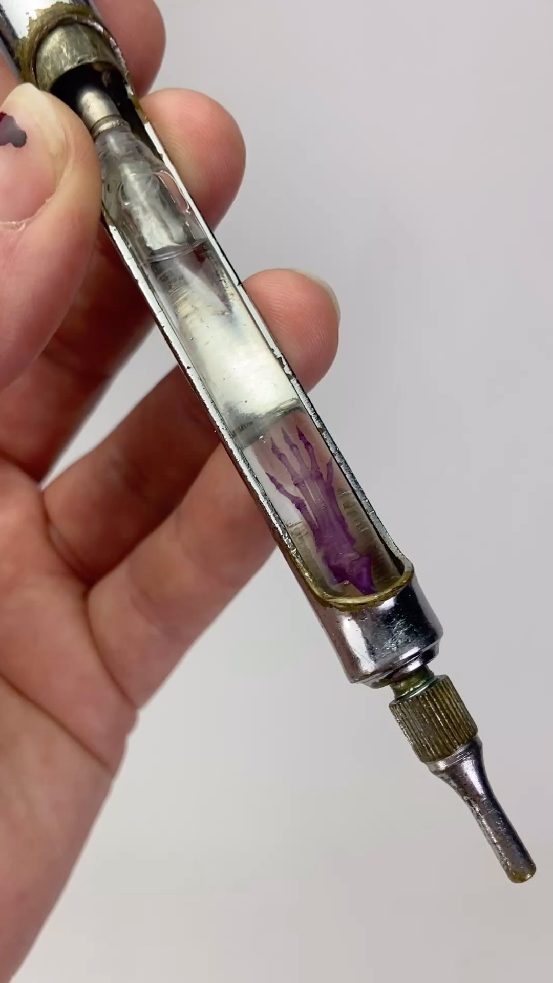 Just a good ole shot of mouse foot. Yummy yum 😋
Mouse foot preserved by @thatdeadguy666
#oddity #glassblowing #wetspecimen