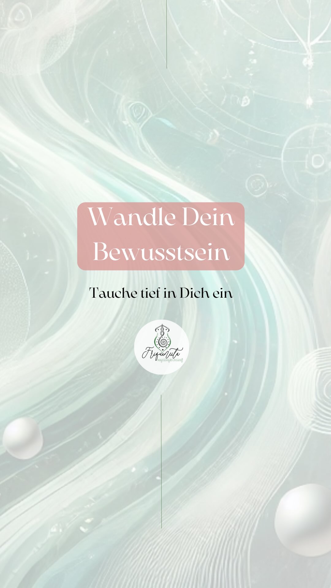 Das siebte hermetische Gesetz berührt einen Punkt, der in unserer Zeit unglaublich spannend ist. Wir sprechen ständig über männliche und weibliche Energie und doch landen wir dabei oft wieder in einer Art Trennung. Als müsste man sich entscheiden, wo man hingehört. Als müsste man eine Seite verkörpern und die andere eher vermeiden.
Dabei liegt die eigentliche Kraft vielleicht genau darin, zu erkennen, dass beides längst in uns lebt.
In jedem Menschen gibt es die Fähigkeit, klar zu führen und gleichzeitig fein zu spüren. Wir können Entscheidungen treffen und trotzdem weich bleiben. Wir können Struktur schaffen und gleichzeitig Raum für Intuition lassen. Das Leben selbst bewegt sich ständig zwischen diesen beiden Bewegungen. Zwischen Aktivität und Empfangen, zwischen Gestalten und Wahrnehmen.
Vielleicht ist genau das der Punkt, an dem dieses Gesetz plötzlich sehr menschlich wird. Denn es geht nicht darum, perfekt ausbalanciert zu sein. Es geht darum, sich selbst immer wieder wahrzunehmen und zu merken, wann etwas kippt. Wann wir vielleicht zu sehr ins Kontrollieren gehen und wann wir uns so sehr treiben lassen, dass wir unsere eigene Klarheit verlieren.
Der Weg liegt wahrscheinlich irgendwo dazwischen. In einer Art innerem Dialog zwischen diesen beiden Kräften. In dem Moment, in dem wir aufhören, sie gegeneinander auszuspielen und beginnen, sie miteinander arbeiten zu lassen.
Dann entsteht etwas sehr Natürliches. Kein starres Gleichgewicht, sondern eine lebendige Balance, die sich ständig neu justiert. Genau wie das Leben selbst.
Und vielleicht entdecken wir dort auch eine neue Form von Begegnung mit anderen Menschen. Wenn wir anerkennen, dass jeder diesen inneren Tanz in sich trägt und dass niemand nur das eine oder nur das andere ist.
Wo in deinem Leben darf gerade mehr Ausgleich entstehen?
#hermetik #gesetzdesgeschlechts #urenergien #innerebalance #frequencita