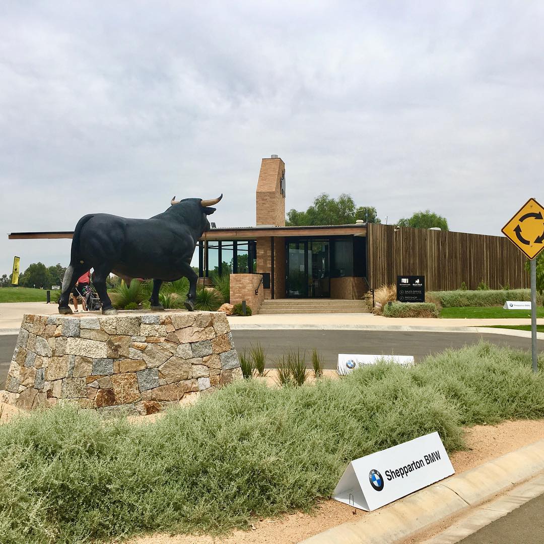 First look at the famous Black Bull in Yarrawonga. Getting ready for the Shepparton BMW Victorian Senior PGA Championship. This is a beauty.
#blackbull #pga #auspga #pgaaustralia #ladbrokeslegendstour #golf #tourlife #puregolftours