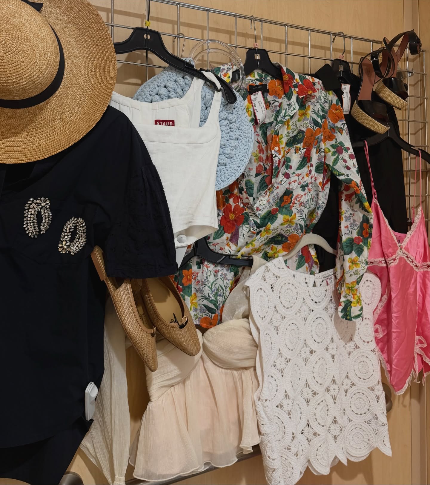 Spring is in full swing! 🌷
#spring #consignment #trovela #westwood #vintage