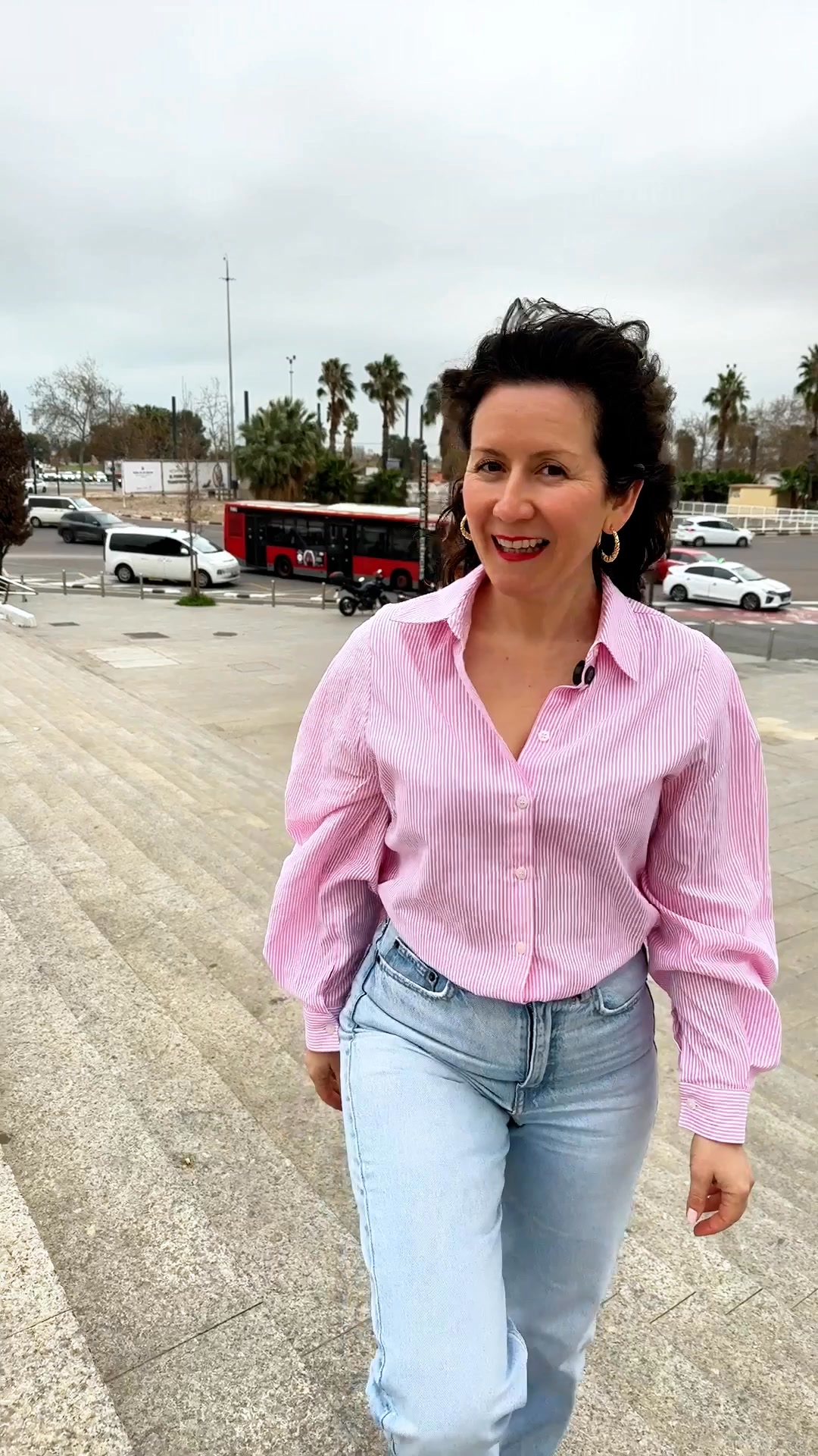 ¿Y si el siguiente paso en tu carrera no fuera en Chile… sino en Europa?🚀🚀
España se ha convertido en uno de los destinos favoritos para profesionales y (futuros profesionales) chilenos que quieren dar un salto real: estudiar un grado o un máster, especializarse y vivir una experiencia internacional que sí marca diferencia.
¿Cómo podemos ayudarte desde Hain?
🎓 Orientarte sobre las instituciones y los programas de Grado y Másteres en España
🌍 Asesorarte en la postulación a estos programas, así como en los trámites de visado.
🏠 Apoyarte para conseguir alojamiento y todo lo necesario para establecerte durante tus estudios.
🤝Acompañarte durante el proceso con tips de vida diaria y en todas las dudas que tengas sobre vivir en España.
Sabemos que dar este paso no es solo estudiar en el extranjero.
Es invertir en tu futuro, ampliar tus oportunidades y despegar.
Si sientes que estás lista/o para crecer profesionalmente y vivir algo distinto… España te está esperando y nosotros también 🇪🇸✈️
#estudiarenespaña #masterenespaña #estudiareneuropa #postgrado #profesionales #chilenosenespaña #estudiarenelextranjero #educacioninternacional #networking #crecimientoprofesional #nuevosdesafios #vidaeneuropa #oportunidades #experienciahain