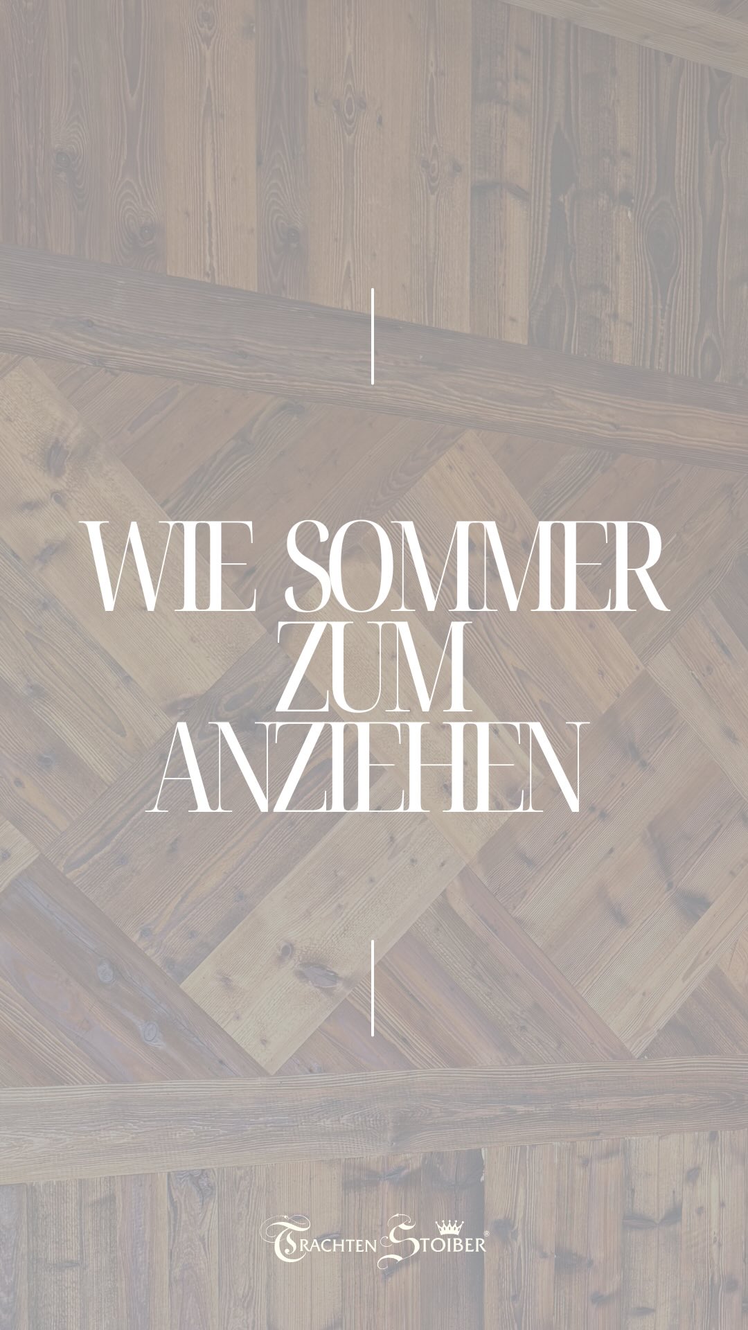 Ja… dieses Dirndl ist auffällig.
Und genau deshalb lieben wir’s!
Lieselotte in Apricot-Sunset Rot wirkt einfach.
Vor allem, wenn sie sich bewegt.
Würdest du dich das trauen oder bleibst du lieber bei klassischen Farben?