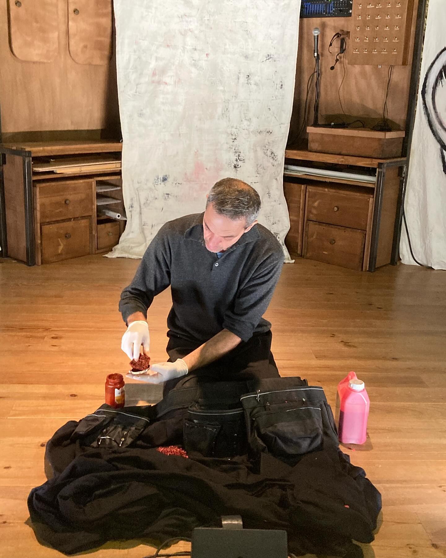 We will premiere our new creation, Bubble in 9 days!!! Final prep and rehearsals. Find us at the @theatregrandrond from the 31st October as one man attempts to stage a solo version of Macbeth for a French audience! #shakespeare #macbeth #creation