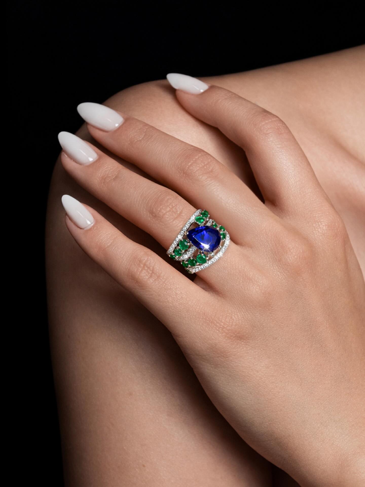 A statement of depth and distinction.
At its centre, a vivid sapphire commands attention, framed by luminous emeralds and brilliant diamonds in a design that balances strength with grace.
Bold in colour. Timeless in craftsmanship.
Discover exceptional pieces at Vienna Jewellers.
π 012 460 7231
π§ mmf@alexa.co.za
π www.viennajewellers.com
#ViennaJewellers #SapphireAndEmerald #FineJewellery #TimelessLuxury #StatementRing