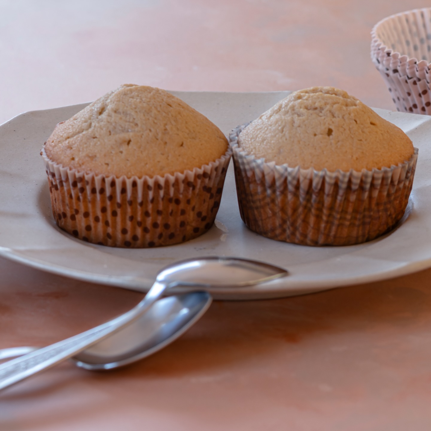 Cozy White Chocolate Spelt Muffins with Cardamom and Saffron 🧡Can be upgraded to cupcakes with a simple Mascarpone topping 🧁Comment RECIPE, and I will send it your way!Or copy and paste to your browser:https://open.substack.com/pub/healthycomfortfood/p/white-chocolate-spelt-muffins-withAnd don’t forget to subscribe to the free newsletter! 📰