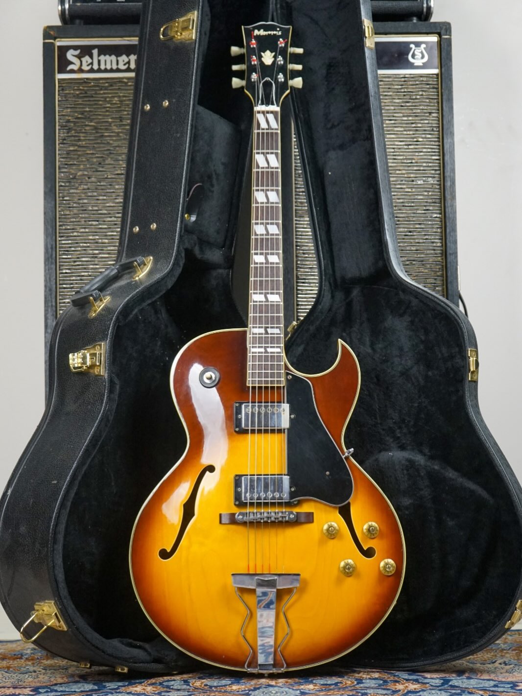 1971 Morris Japan ES-175 clone.
A very, very nicely made recreation of a ‘71 175.
These are not your typical Japanese-made Gibson-influenced guitars - Toshio ‘Mori’ Moridaira was one of Japan’s earliest domestic Gibson importers, having actually visited the Kalamazoo plant in 1965 and was given the nickname ‘Morris’.
Near no detail was spared on this, down to the ‘Zigzag’ tailpiece, ABR-style rosewood-mounted bridge and a very cheeky headstock shape. Even the neck profile is identical to a ‘skinny’ ‘71 ES-175.
Atop of this, it is factory-fitted with very early Maxon-made PAF clones.
Beautifully built by a man with a strong direct link to 60s USA guitar culture to the exacting standards of Japanese guitar factories of time.
The closest thing to a ‘71 ES-175 at a fraction of the price.