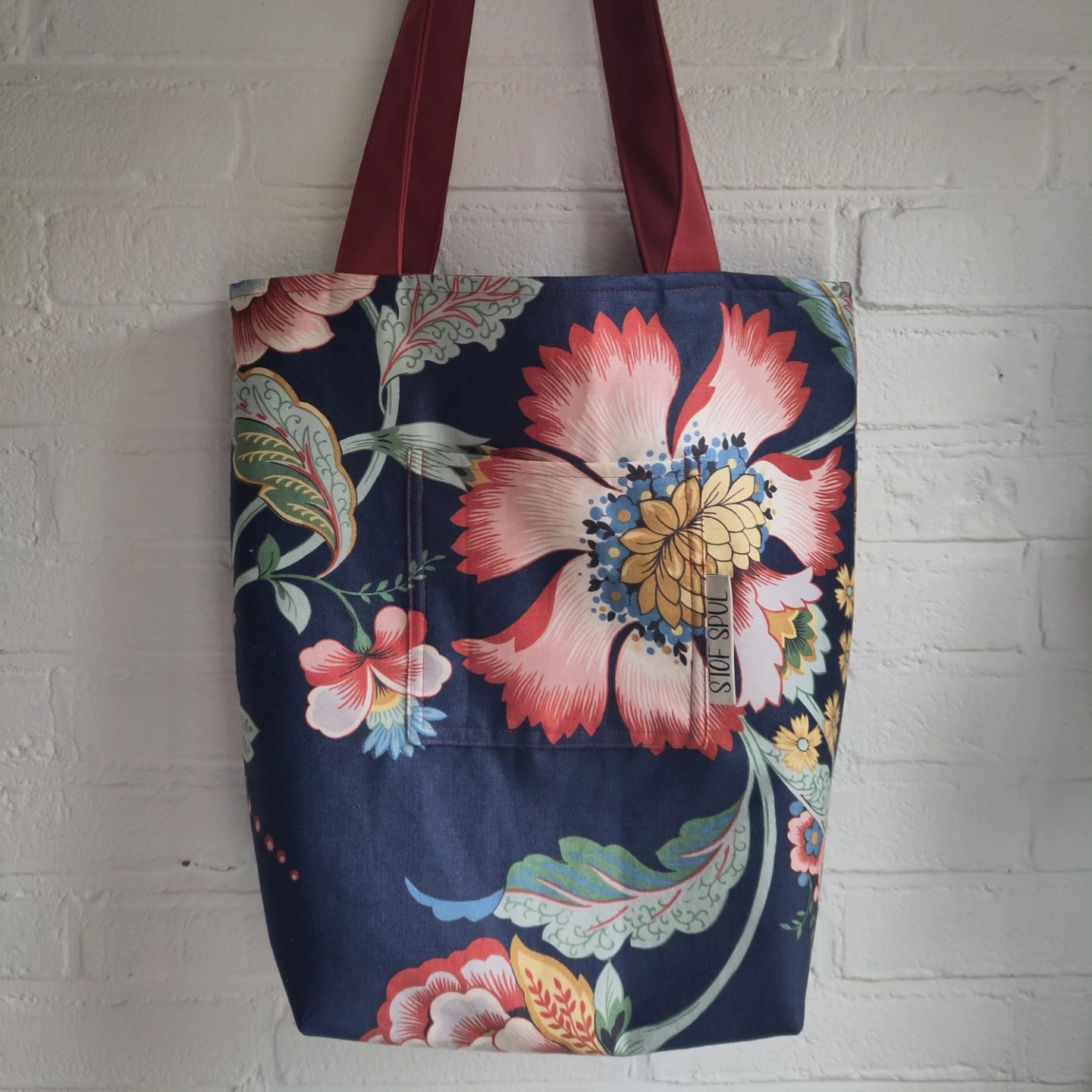 Deze bloemige, zomerse tas van vintage stof maakte ik op bestelling. Perfecte timing met dit weer! ☀️