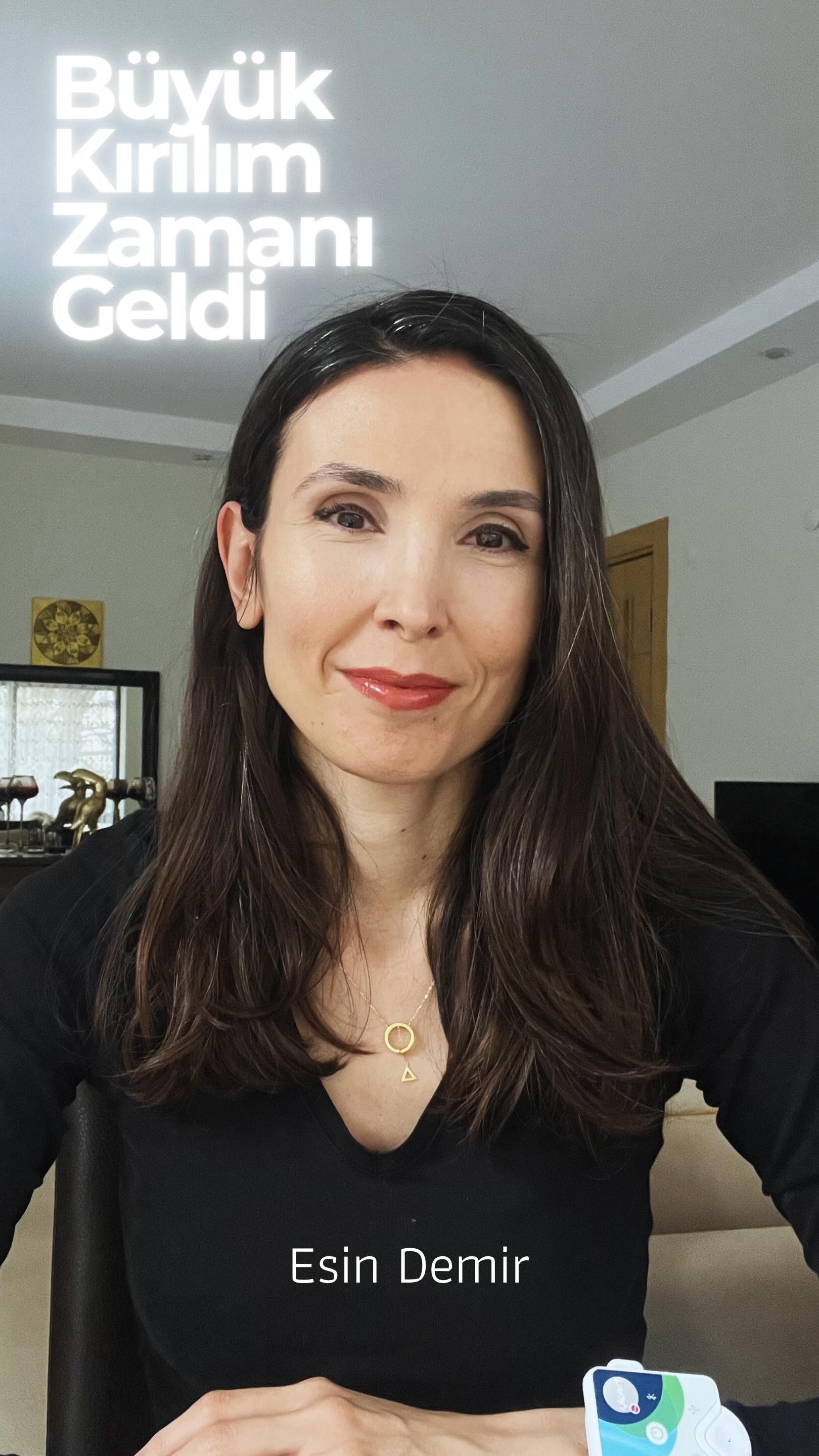 Büyük kırılım zamanı geldi 🌍
İçinde bulunduğumuz zaman dilimi, büyük bir kırılımın ve bilinç dönüşümünün başlangıcına işaret etmekte..
Artık, “Empati” realitesinden “sevgi hakikati” realitesine geçiyoruz. Bu değişim ise, bastırdığımız yükleri ve bize ait olmayan kimlikleri bırakmayı gerektiriyor..
🖍️ Peki bu süreç, bireysel hayatlarımızda neleri tetikleyecek? Bir sonraki videomuzda da bundan bahsedeceğim 🎥
Daha derin enerjisel okumalar ve onlarca dönüşüm seansı için abonelik kanalıma katılabilirsin 💛
Sevgi ve ışıkla,
Esin ✨
#yükseliş #zamanınruhu