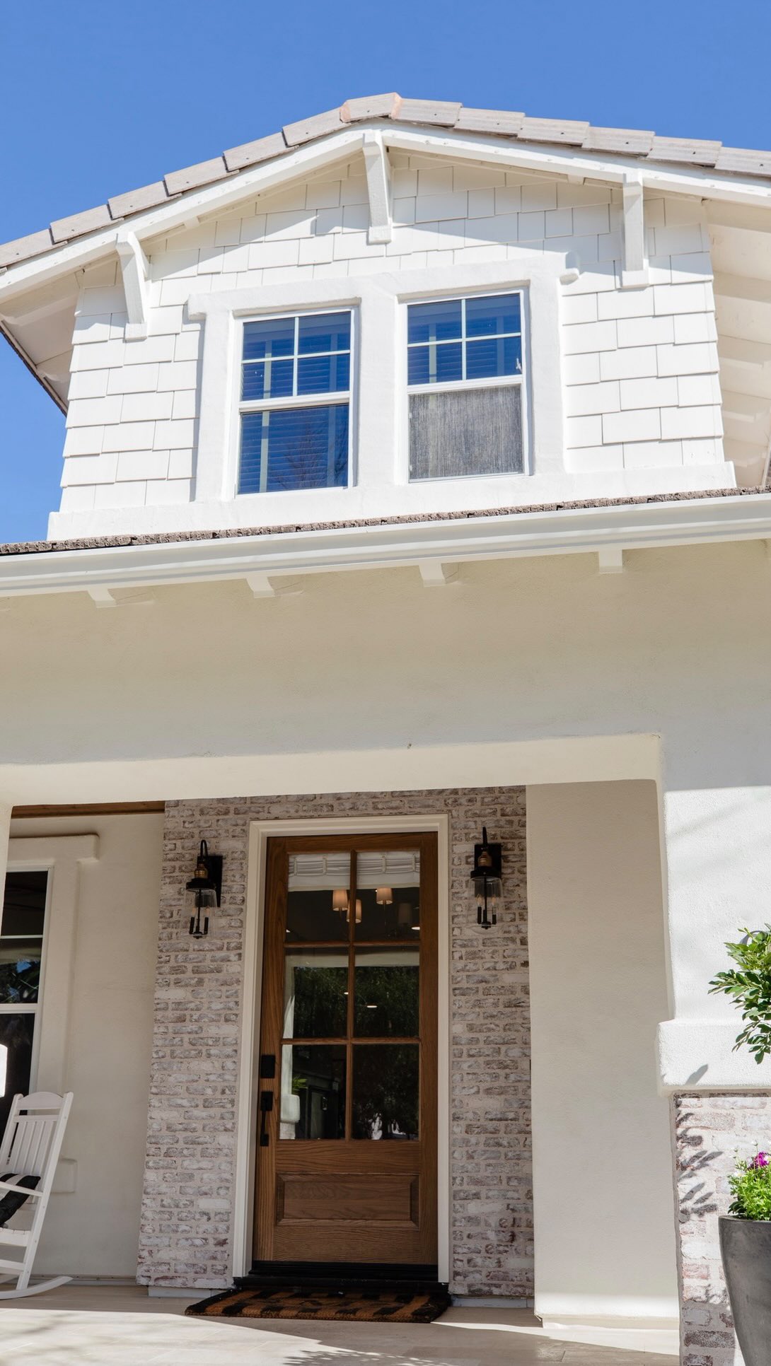 We will be forever in love with this jaw-dropping gorgeous vintage remodel! ✨
Tell us your favorite detail of this space!👇