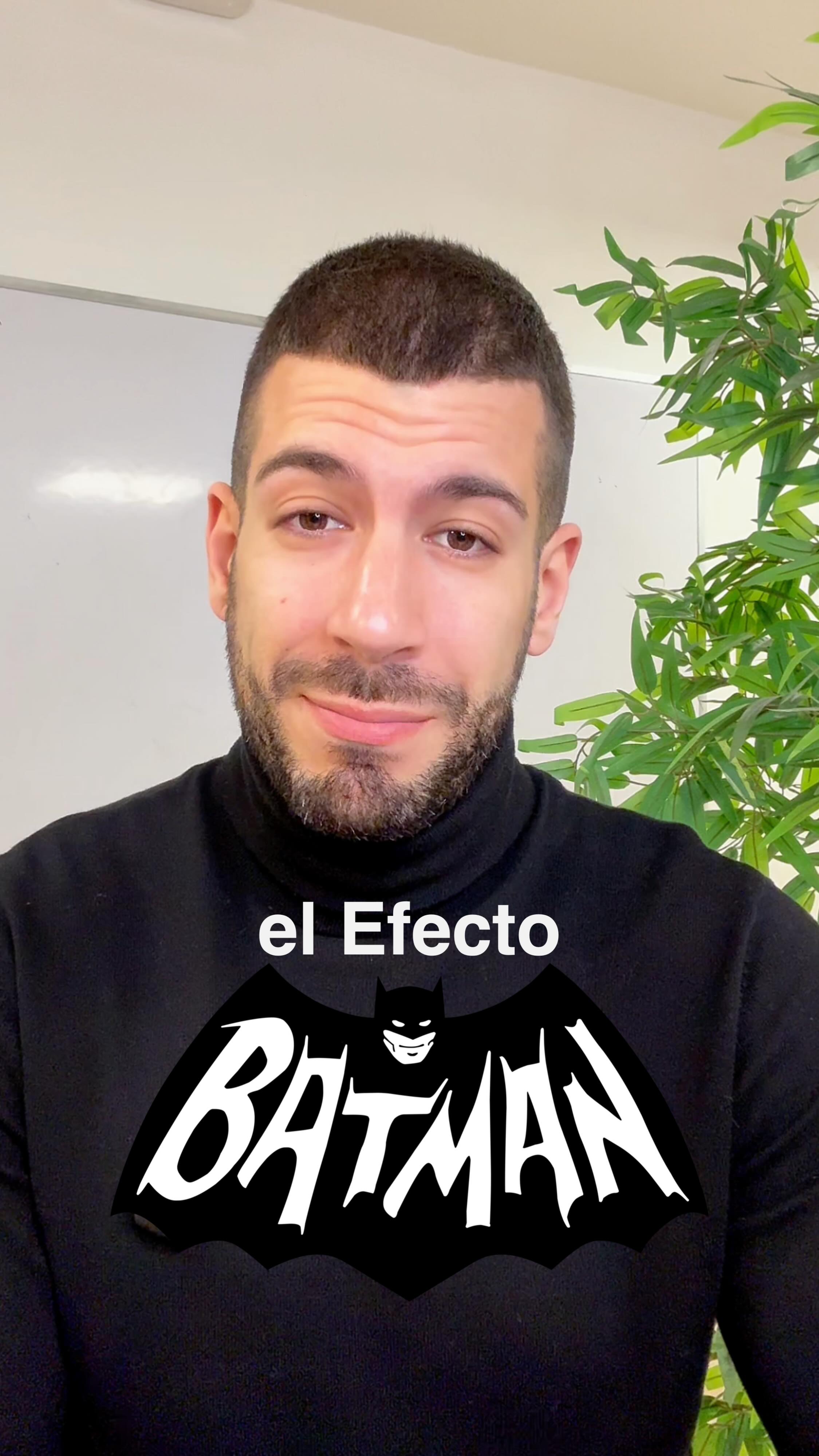 Cuando DC Comics y la psicología se encuentran: El Efecto #Batman
Comparto mucho material de las formas en las que nos saboteamos y nos limitamos, y este efecto es la cara opuesta. Nos puede ayudar cuando lo necesitemos.
Lo que nos expone el Efecto Batman es que cuando tomamos a otra figura o persona como referencia para hacer lo que tenemos que hacer, podemos mejorar nuestro rendimiento.
Nos da sus superpoderes. -En realidad no, pero digamos que sí-
Así que ahora mismo:
📍 Piensa en 3 referentes importantes: personas significativas, que admiras o incluso de ficción.
📍 Piensa en ese conflicto que tienes ahora.
📍 ¿Cómo lo harían esos referentes?
No es depender de otros o que no puedas hacerlo por ti mismo/a. Es usar que las personas somos seres sociales. Ese es nuestro verdadero superpoder.
#psicologia #dcuniverse #efectobatman #talento