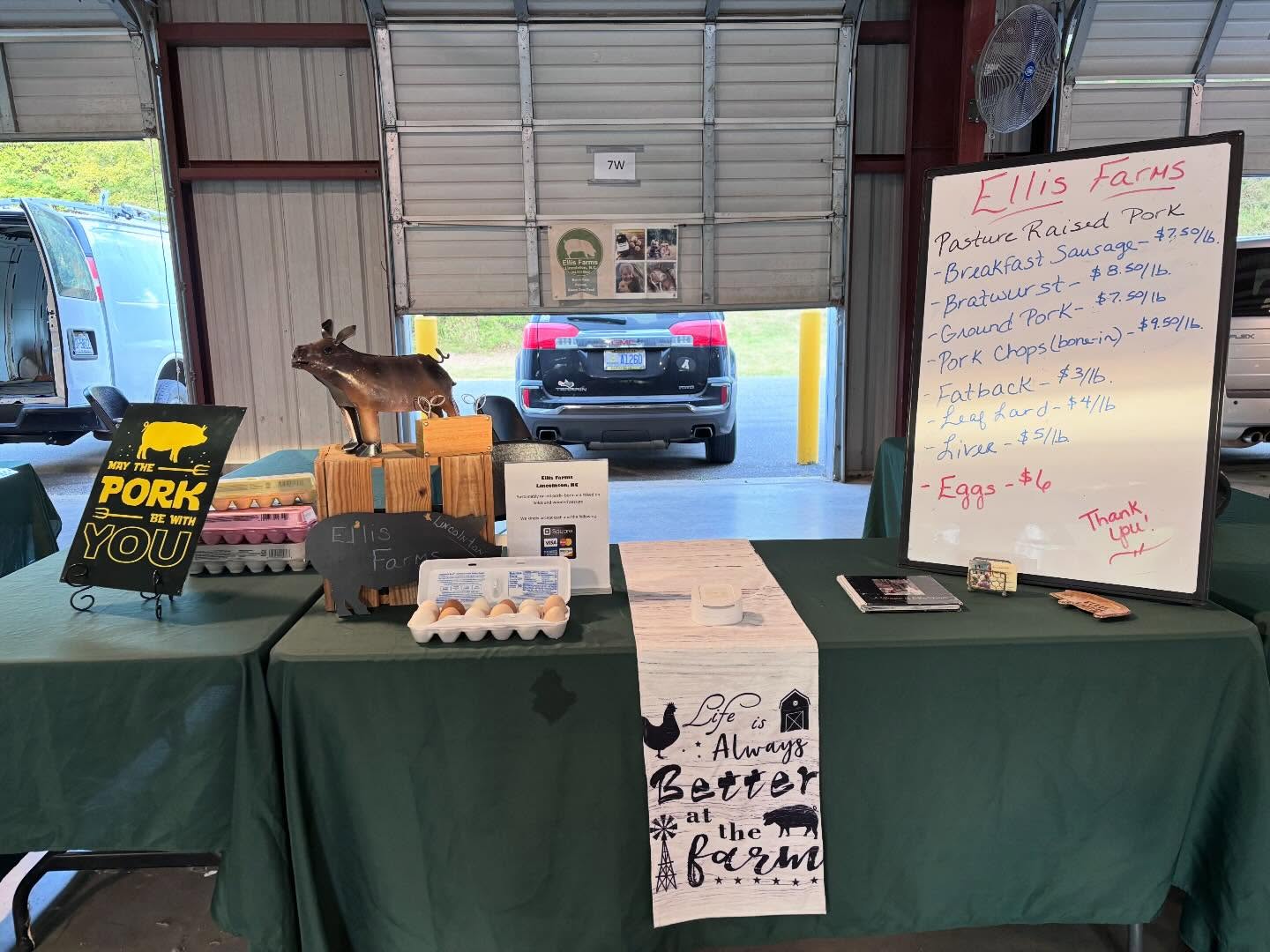 It’s market day in Gastonia! Come see us at the Gastonia Farmers Market this morning. It’s a beautiful day! 🌞 🐖