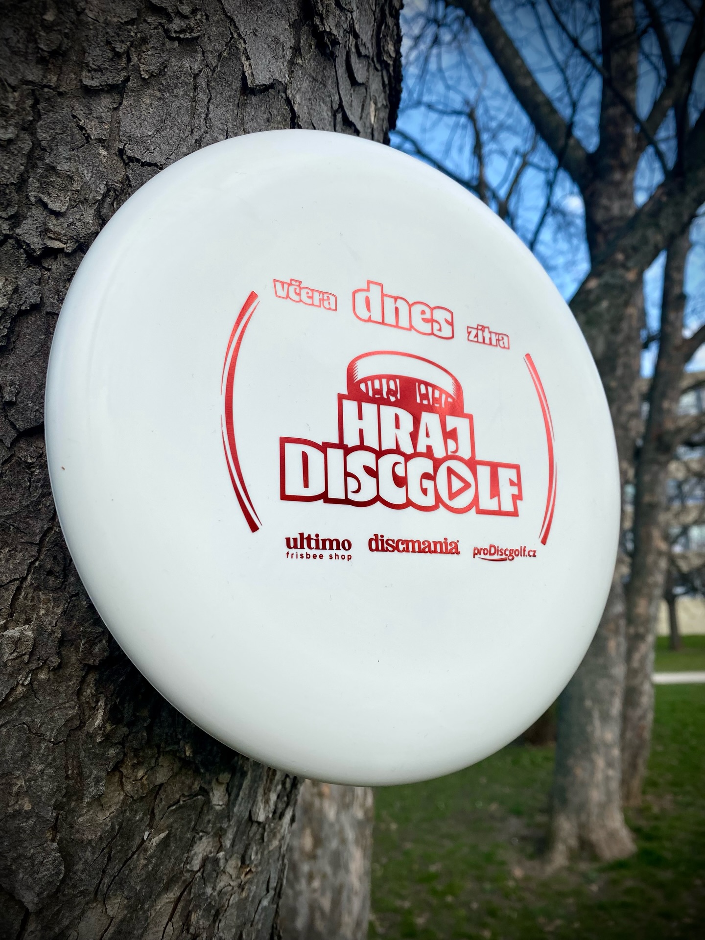 Jestli bude některý Hraj Discgolf Tour turnaj váš první turnaj vůbec, dostanete od nás ZDARMA jeden takovýhle disk s potiskem tour od @discmaniadiscs 😍✌️
#hrajdiscgolftour #hrajdiscgolf #discgolf