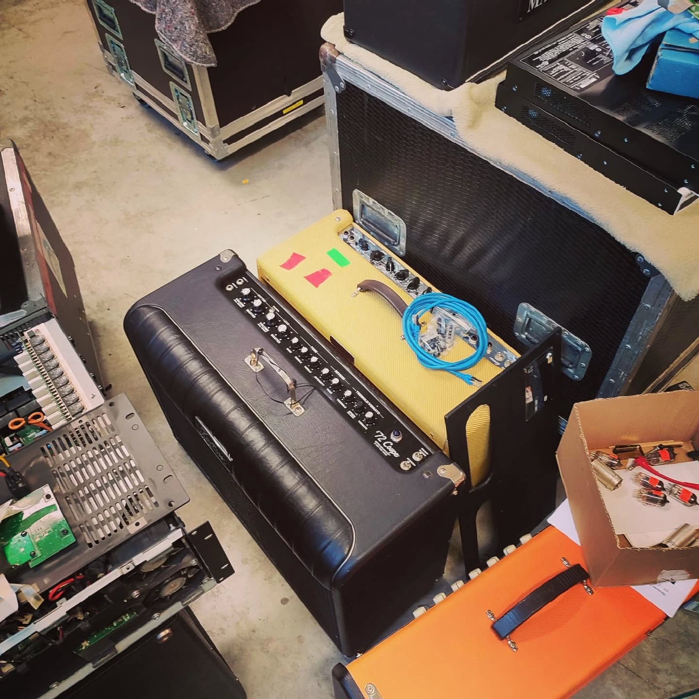 Pas beaucoup de photos en ce moment car BEAUCOUP de travail !
Merci de votre confiance 👀
#electronicrepair
#audiorepair
#workbench
#amptech
#midasconsoles
#yamahaconsoles
#coffee