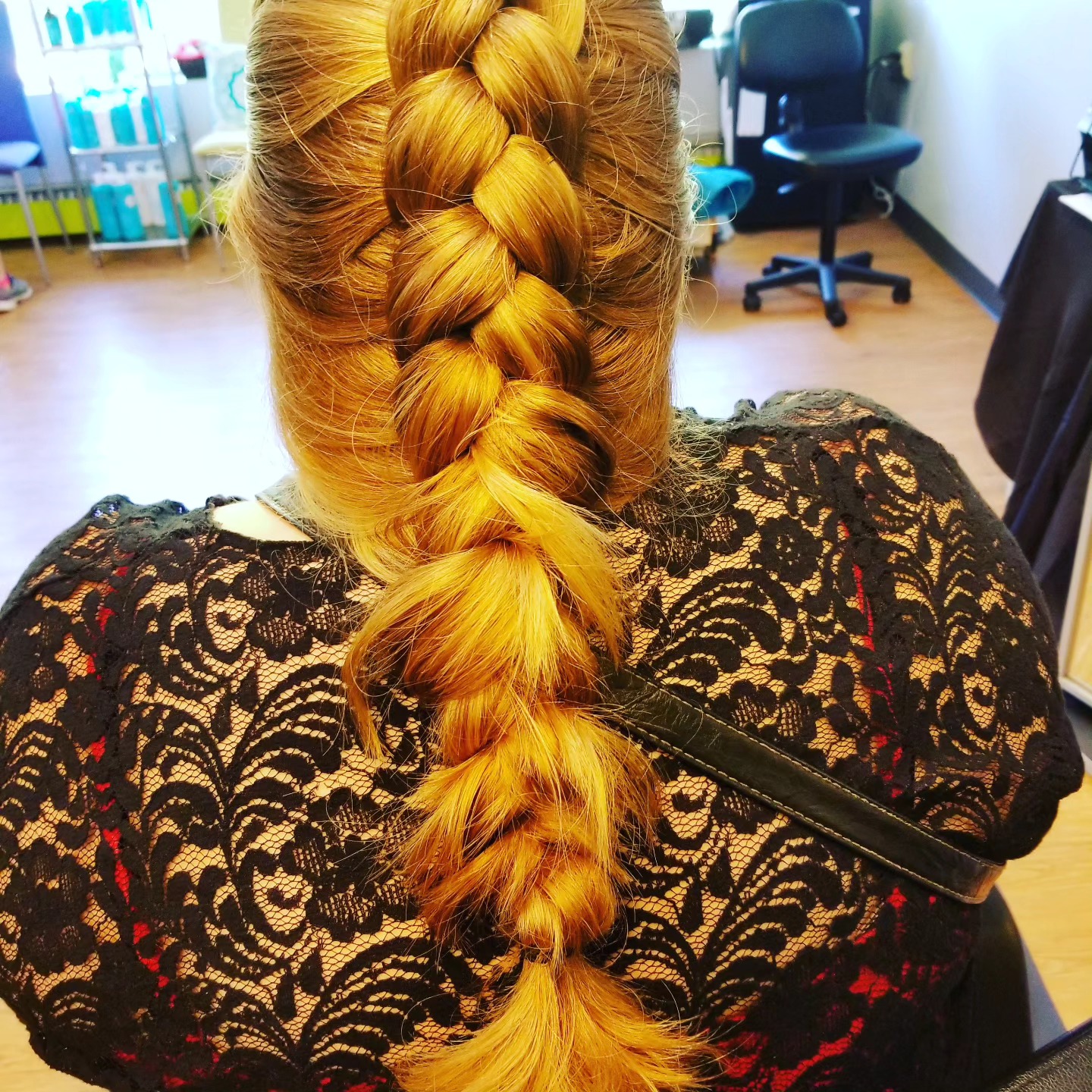 We had a couple cancelations on Thursday
Make an appointment
@ Retrohairstudio.com
#fashionstyle #happysmile #Fabulous #Funhair
