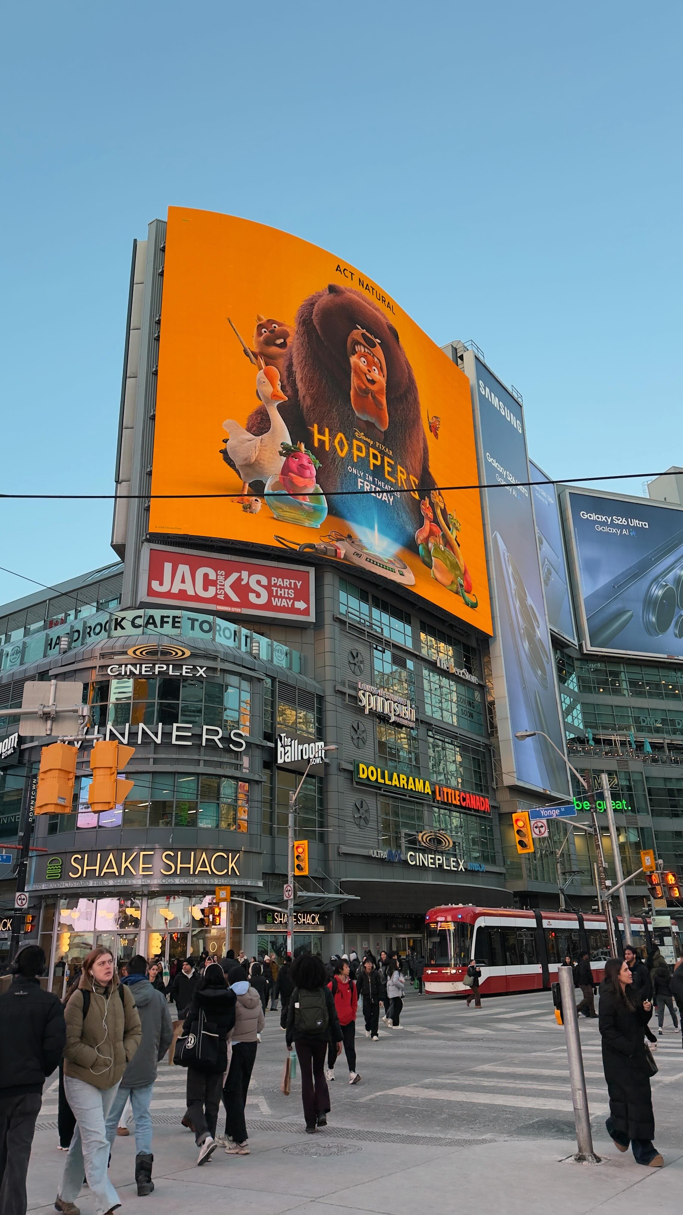 when you’re a serious boss lady at work, but your actual vibe is 💁🏼♀️💅🏼