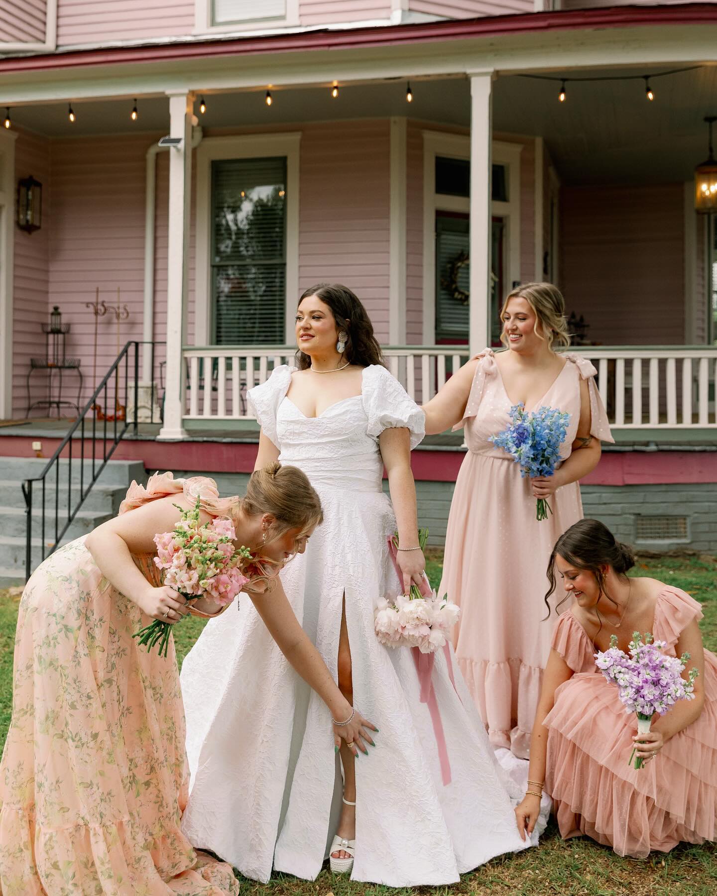 Some of my favorite moments from last weekend 💐 The most beautiful wedding day, heres to the Hesters🥂