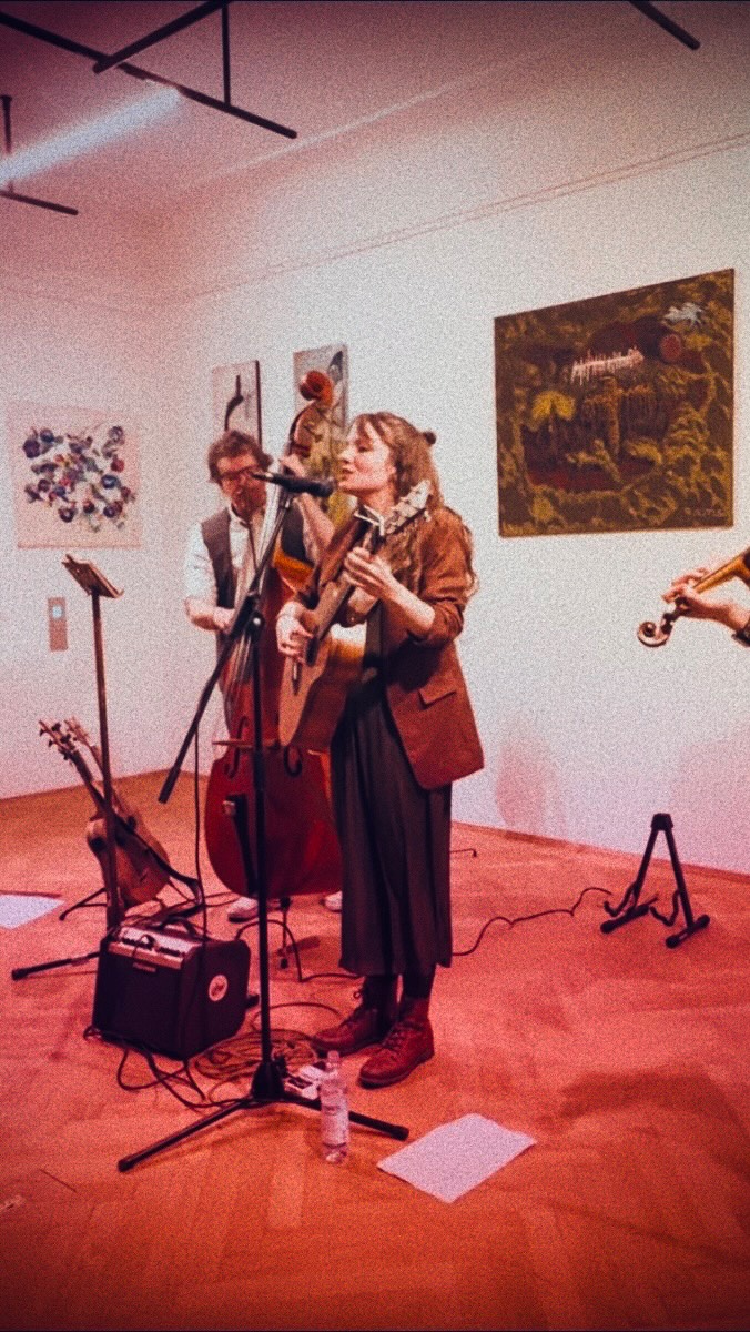 I know I am special - yes everyone is!
And I deserve to be heard
Now yes means yes
And no is a no
Now I do say what I want
Now yes means yes and no is a no
Now I will get what I want! 🤍✨
„No Conflict“ live in Neufahrn mit @susi.salomon, @seehonroman & @mofliz_art ☀️
.
.
.
#folk #singersongwriter #selflove #livemusic