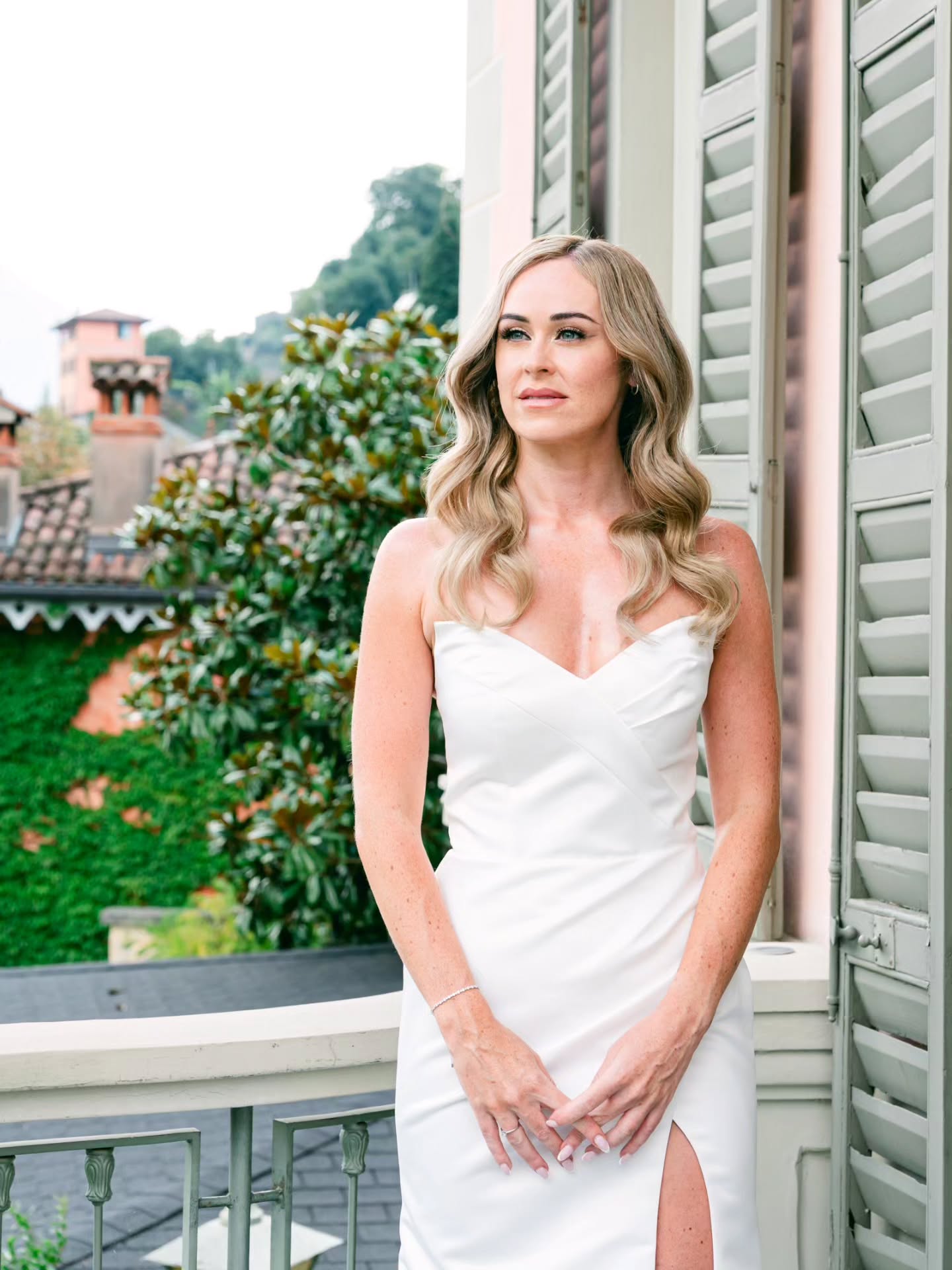 THE BEAUTY OF "KATIE" 🤍
WITHOUT TRIAL ✨️
At @relaisvillavittorialakecomo
Makeup & Hair by @weddingbyjoy
Photo @fabrizioandromina
-------------------------------------
#Lakecomomakeupartist #lakecomohairstylist #lakecomowedding #LakeComoElopement #lakecomobride