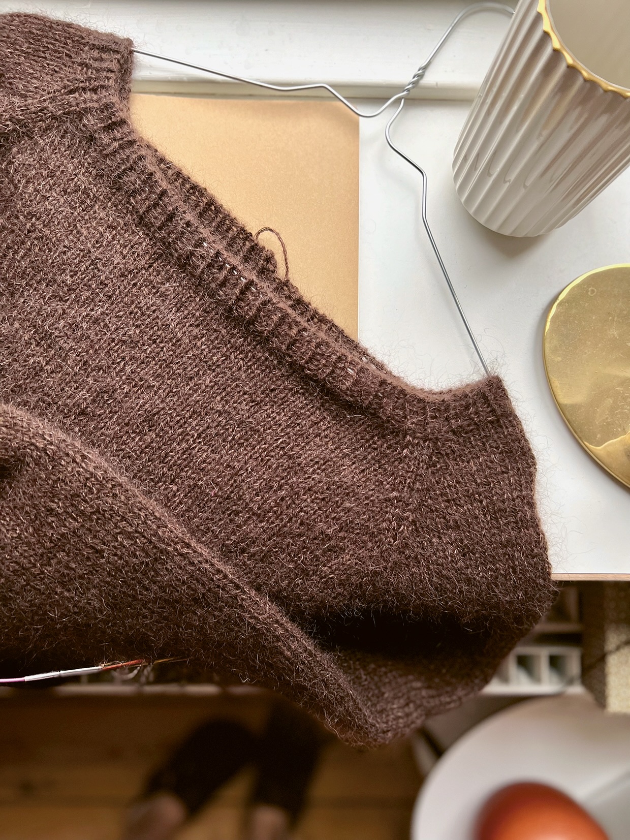 C a p u l u s S w e a t e r
A boat-shaped neckline, distinct raglan shaping, and sleeves that taper gently toward the wrists. This version has a cropped fit, but it also works beautifully as a longer sweater, or even a dress, thanks to its top-down construction, which makes customizing the length super easy.
Pattern available on Ravelry and at www.refinedknitwear.com
-
-
-
#knitwear #knit #strik #refinedknitwear #capulussweater