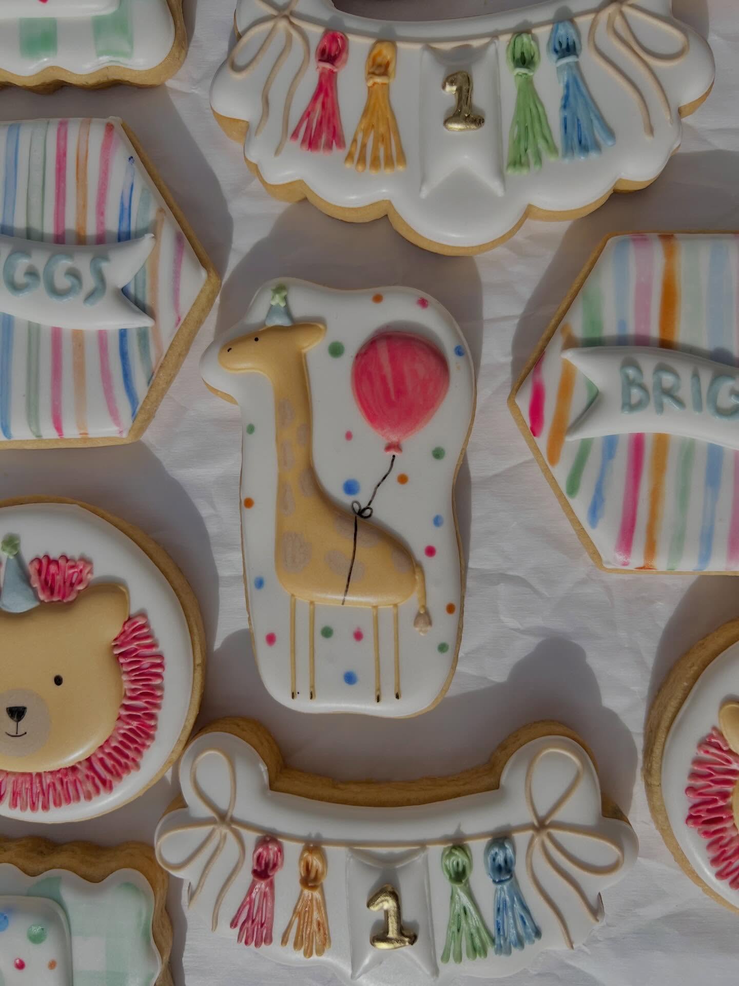 finally sharing these FUN to be ONE birthday cookies for briggs from a couple weeks ago! 🦁🥳🎈
i had such a good (dare i say… fun?!) time designing this set! • the little giraffe might just be my favorite cookie i’ve ever made 🥹 • i’ve also been experimenting with painting on cookies. it works like watercolor, but edible (& dye-free) of course! it’s been letting me add the most vibrant pops of color, which was perfect for this bold, playful set
april is officially fully booked (🤍!!) • i have a few spots left in may and a couple customs already on the calendar for june, so don’t wait to reach out if you have something coming up 💌