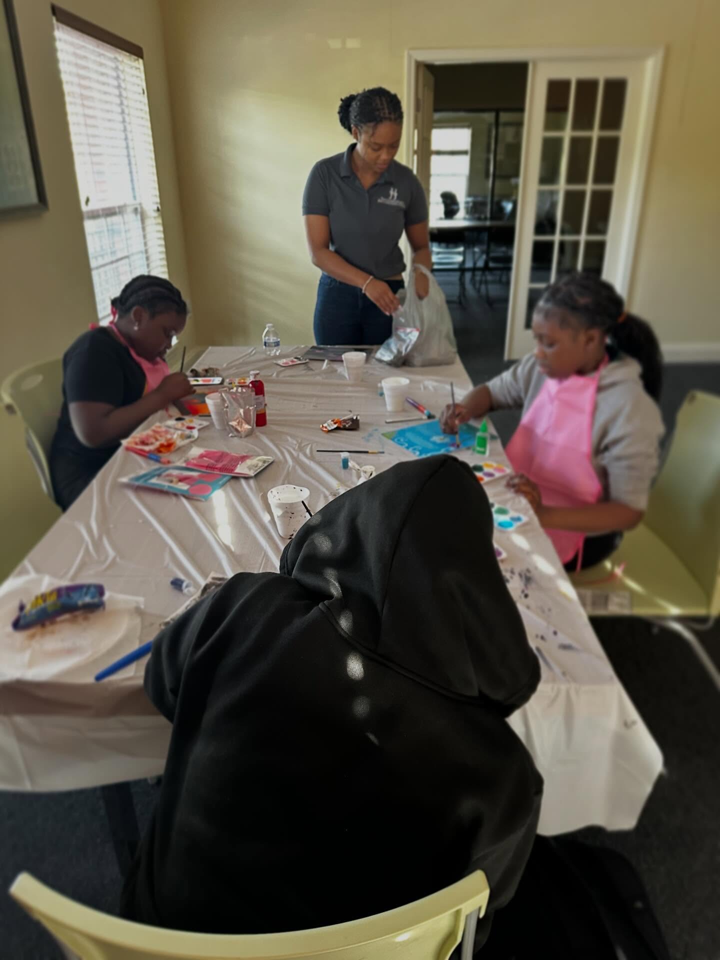 Sometimes it’s hard to put our feelings into words… so we paint them 🎨đź’
This workshop is about helping young girls understand that every emotion is valid and deserves to be expressed.
“Paint Your Mood” creates a safe space to explore feelings, release what’s inside, and learn that it’s okay to feel deeply. Because when you can understand your emotions, you can better navigate life 💗