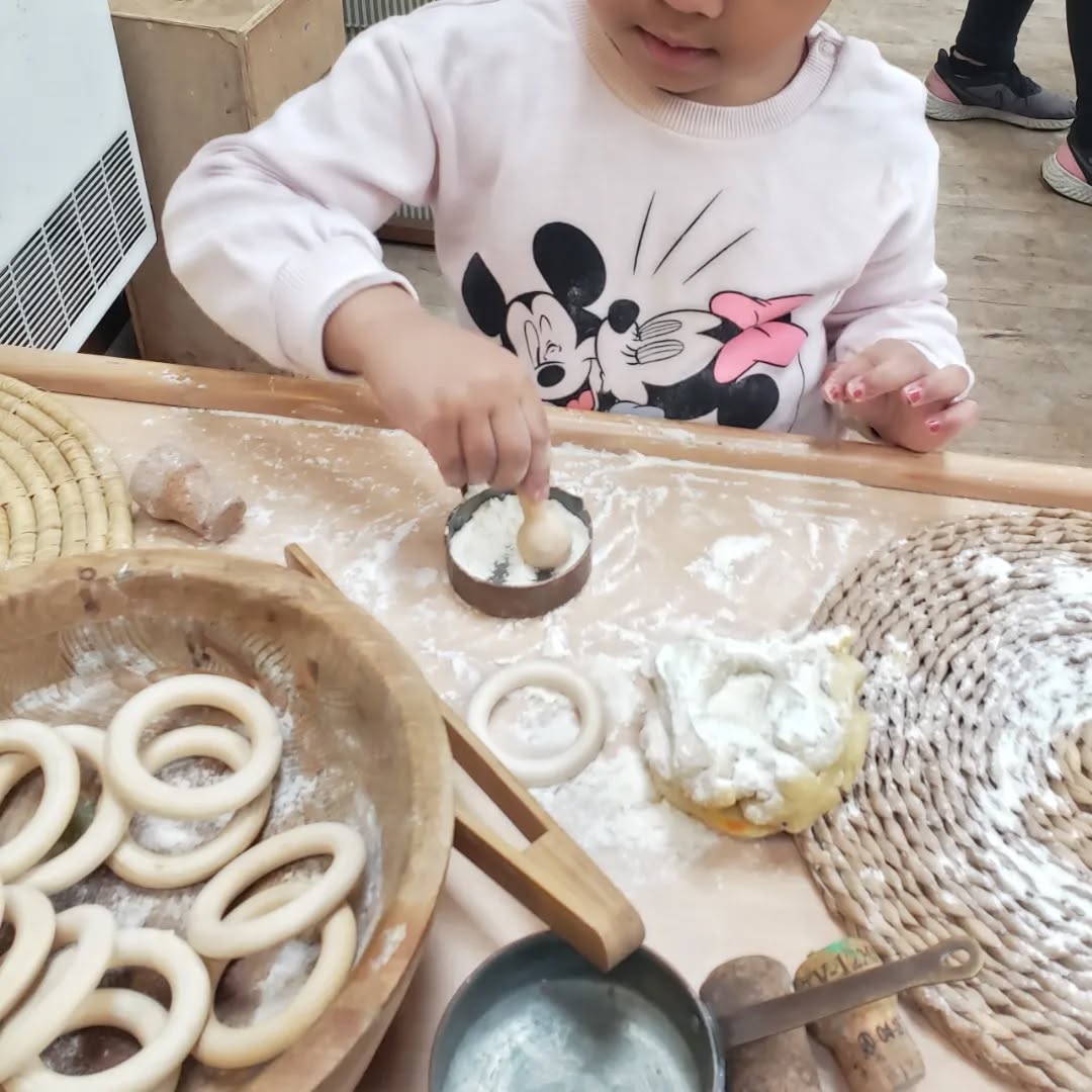 Happy Kids + Playdough + Open-ended Resources = lots of imaginative Play
.
#happykids #altrincham #childcare #earlyyears #agreatplacetobe #curiosityapproach