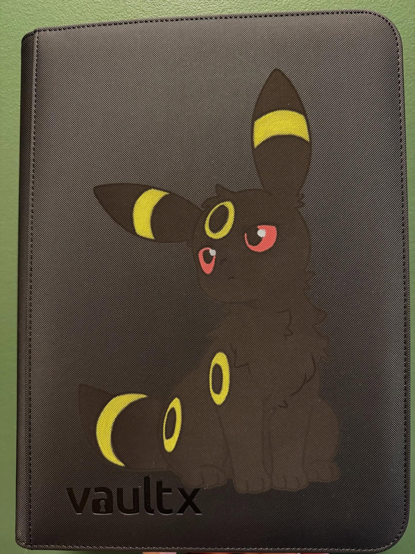 Should we add hand painted options to the store?🤔
#pokemon #vaultx #handpainted