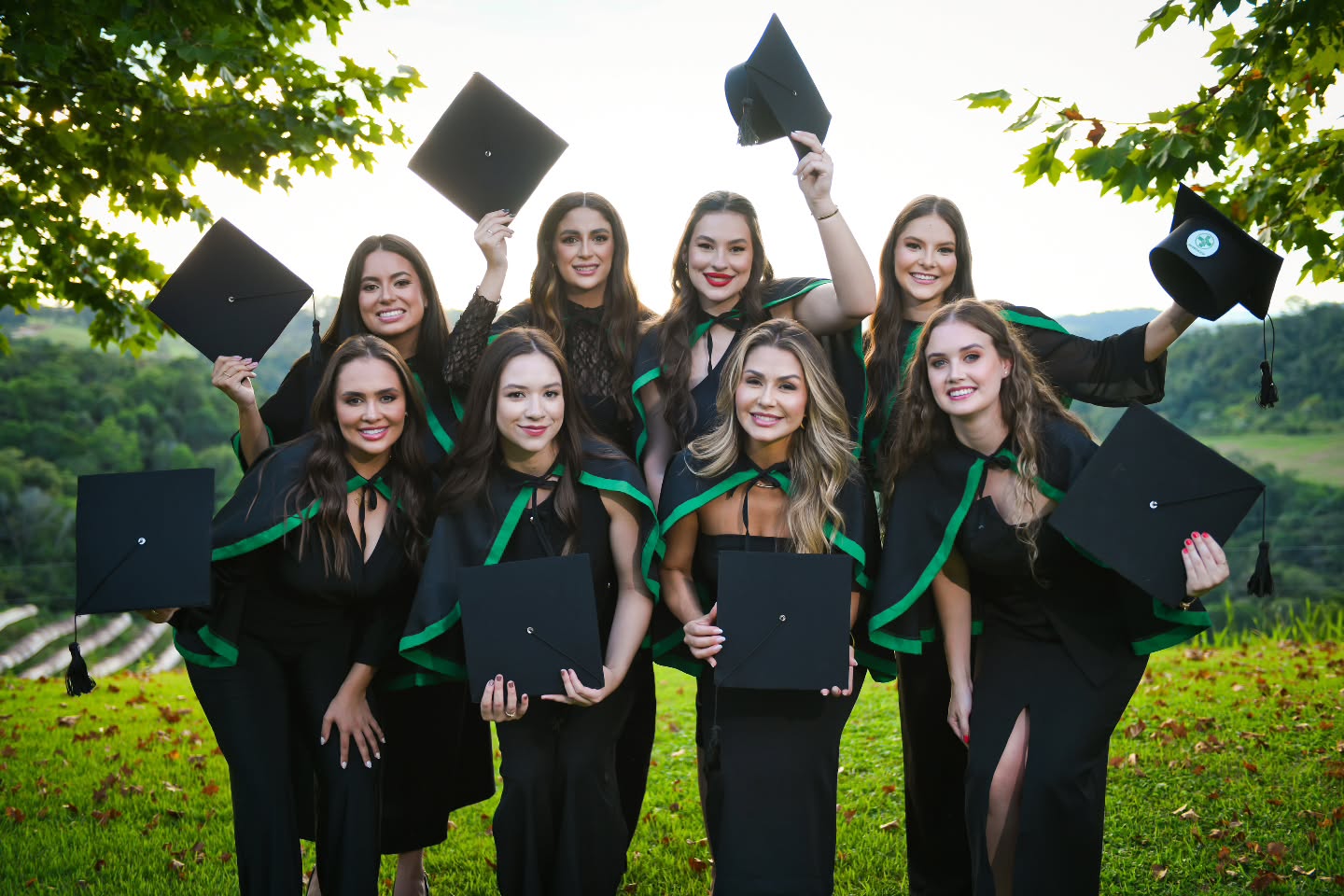 Passando para compartilhar uma prévia da sessão de fotos da turma de @biomedicinaurifw
✨️🎓