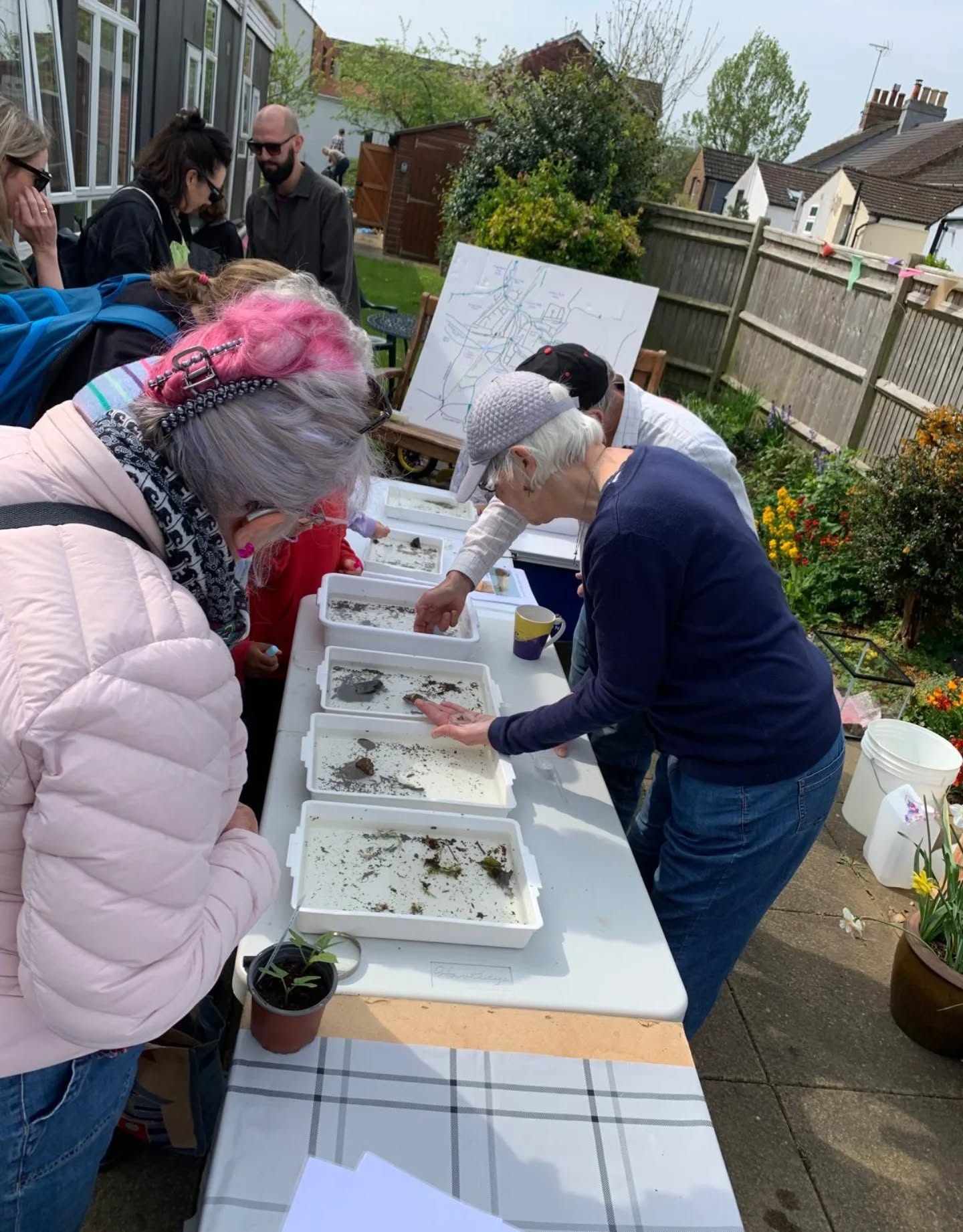 Stream Watch tomorrow!!🔍🔎
We'll be at Hassocks Village Market tomorrow, Saturday 28th March, with sample trays from our local waterways and magnifying glasses to marvel at the aquatic life. Come along and see what you can spot!
Free event, behind Age Concern, 9am-11am Sat 28th March, everyone welcome 😀