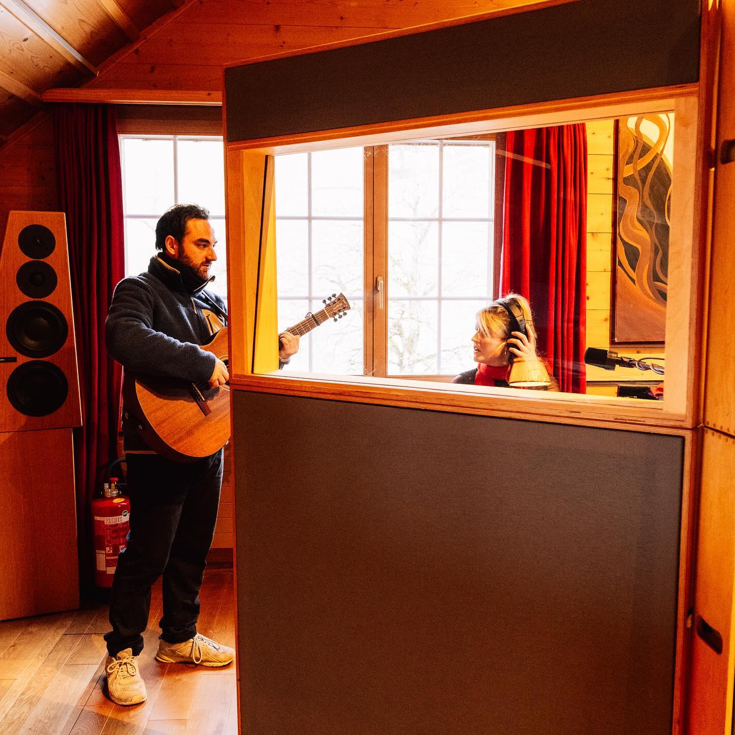 01/25 some impressions of last weekends studio session with @eoghan_owen_konstantin 🎙️
thank you @gogsandrighetto for the wonderful days @balikfarm 🪄
📸 @janwiederkehr