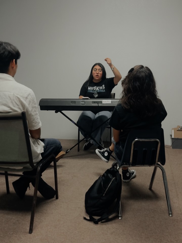 ✨ ¡Nuevas oportunidades para crecer en la música y la adoración! 🎶
En SoundCity Music School creemos que cada talento puede desarrollarse para glorificar a Dios. 🙌
Por eso estamos emocionados de anunciar que las inscripciones ya están abiertas para el nuevo trimestre.
Si quieres aprender, mejorar tu talento y formar parte de una comunidad apasionada por la música y la adoración, ¡este es el momento!
🎤 Clases de música
🎸 Desarrollo de habilidades
🎹 Formación con propósito
📌 Reserva tu lugar hoy mismo y sé parte de esta nueva temporada de aprendizaje y crecimiento.
📩 Escríbenos para más información o para inscribirte.
#SoundCityMusic #escuelademúsica