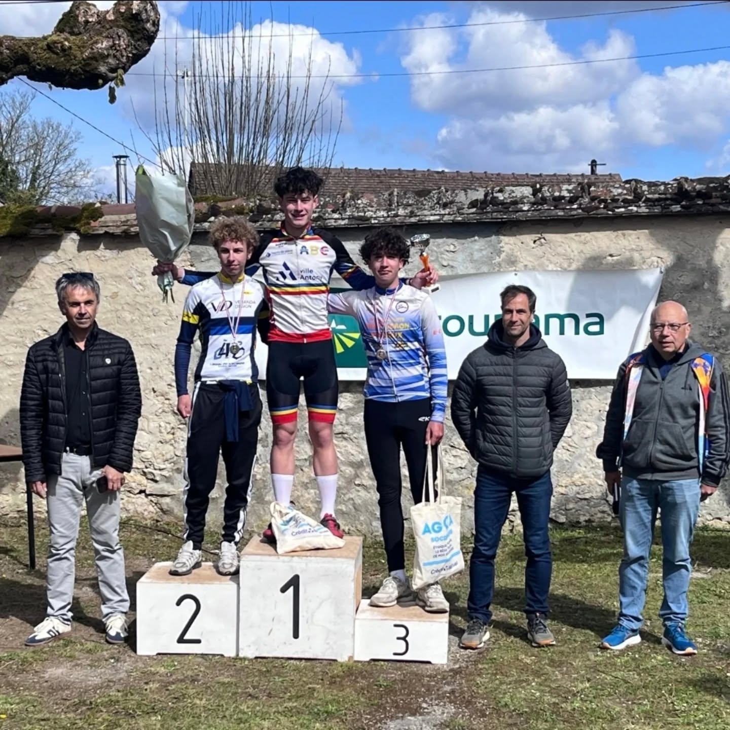 #ABCu17 🟦🟨🟥
Première victoire de la saison en U17 pour Noah Vandeweghe à Puiselet.