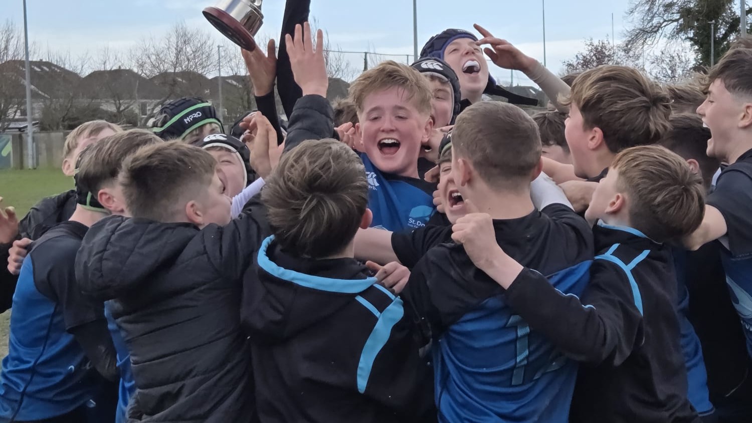 🏆 Huge congratulations to our 1st Year Boy's rugby team who have won their league after today's game against St. Benildus and are now Metro Area 1st Year Champions!
Well done to their coach, Mr. Byrne, and to rugby coordinator, Mr. Davies 🏉