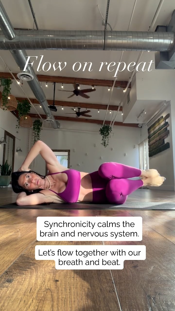 🩰Effective flows are designed with intention. Flows target the wholebody as muscle groups work together finding grace in transitions. Calming the nervous system as we move together in synchronicity. 👯♀️ together it’s better.