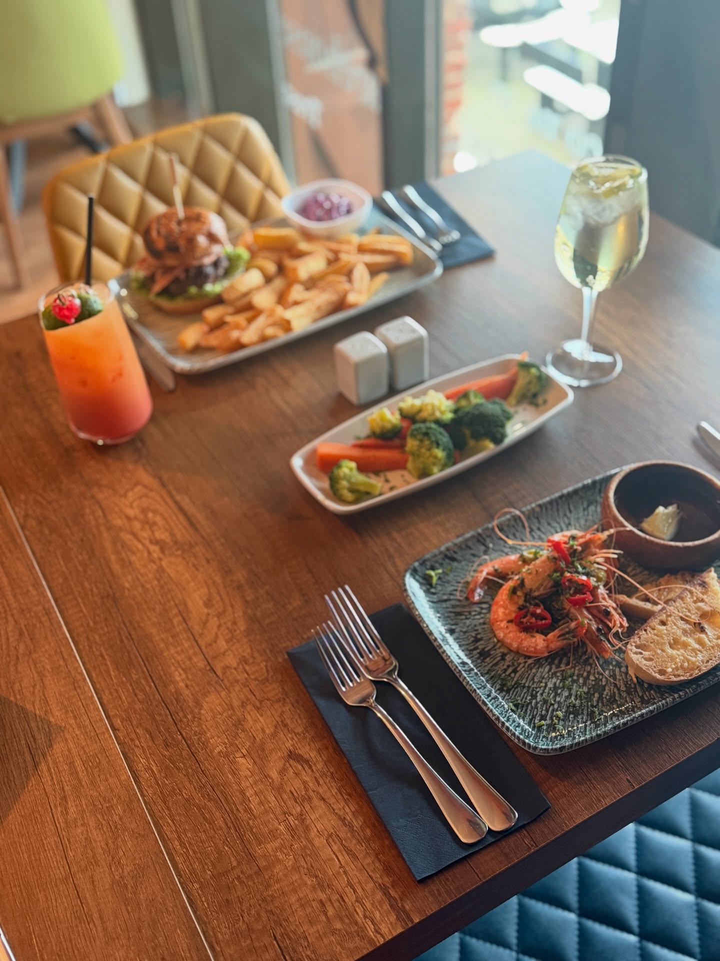 Your camera eats first… but the second bite is even better 😍📸