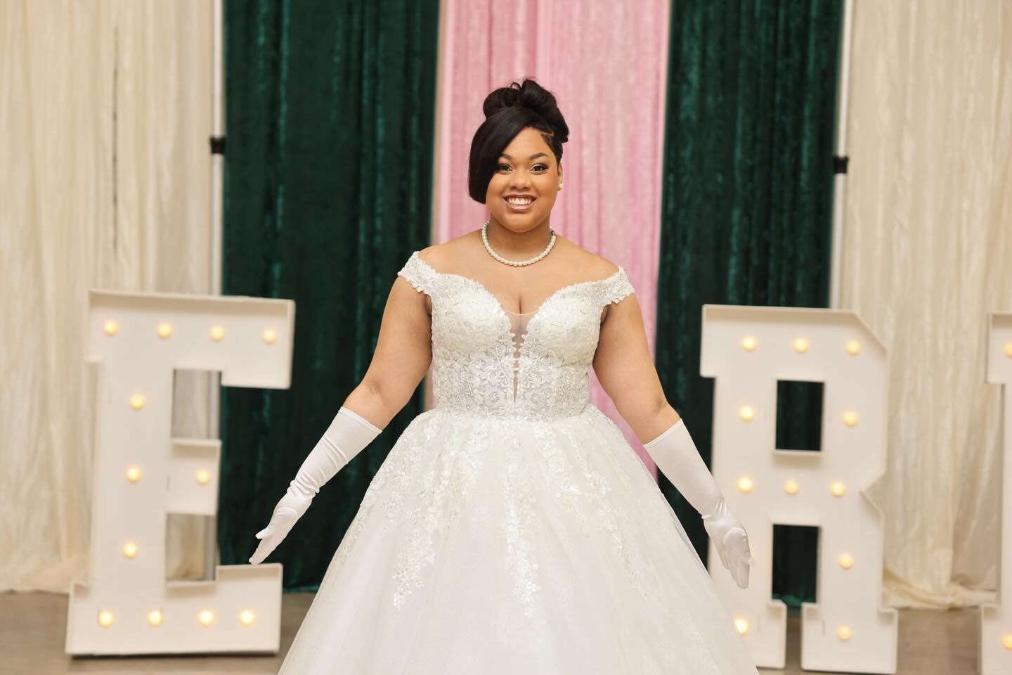 This past weekend, Debutante Andria Louise Johnson was formally presented to society ✨
A student at Holmes County Central High School, Andria represents the heart of what P.E.A.R.L.S. Mentoring for Girls, Inc. continues to build—young women committed to leadership, service, and growth.
She is actively involved in HOSA, Future Farmers of America (FFA), Student Government Association (SGA), Senior Council, and PM4G, while also dedicating her time to meaningful community service. From breast cancer awareness efforts to serving as a poll worker and mentoring others, Andria continues to lead through action.
She is the daughter of Mr. LeMarcus Williams, who proudly served as her senior escort, and the granddaughter of Ms. Pinkie White.
Andria plans to serve in the United States Military and continue her education at Alcorn State University, where she will pursue a career as a Pediatric Nurse Practitioner.
She lives by the words: “A goal without a plan is just a wish.”
Her journey reflects what happens when young women are supported, challenged, and given access to opportunity.
This is the work. This is the impact.
#PM4G #MentoringMatters #InvestInGirls #blackdebutantes #Mississippi
