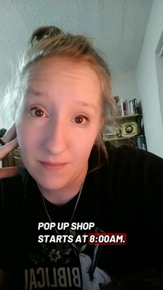 This Sunday from 8-11 at Sun City Athletic Club - BeChazak pop-up shop! My first ever, very last notice, but follow along to see how I prep for this!!
#elpaso #915elpaso #etsypopup #messianic #christisking