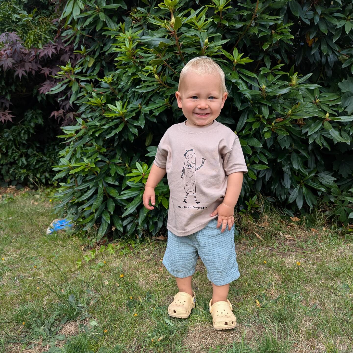 Bon matin from little Iver 🥖- Looking very cute in his Mr Baguette t-shirt @melodyleehunt